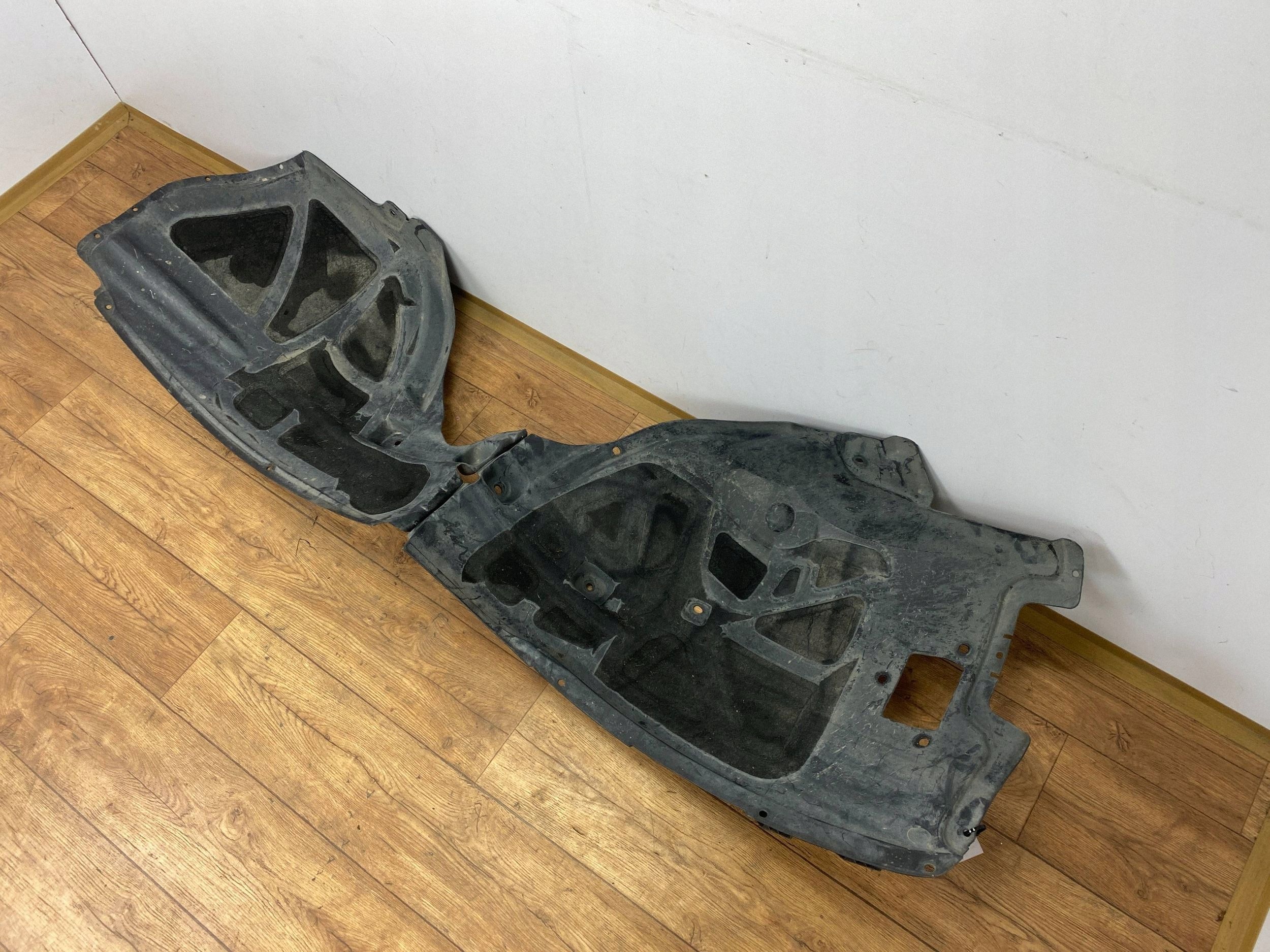 mudguard front left Dodge Charger 2015+