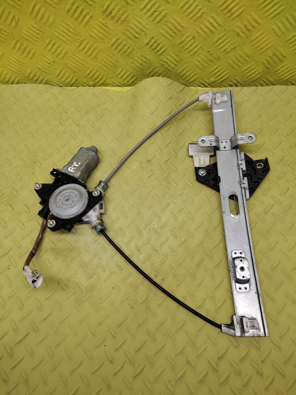 SUZUKI LIANA and window regulator right rear part 8343076F10