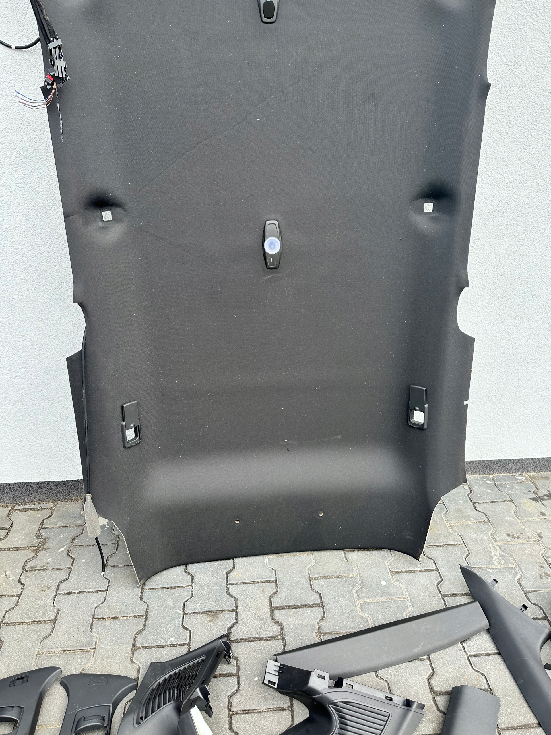 FOCUS MK3 LIFT KOMBI ST PODSUFITKA CZARNA SŁUPKI Producent części Ford OE