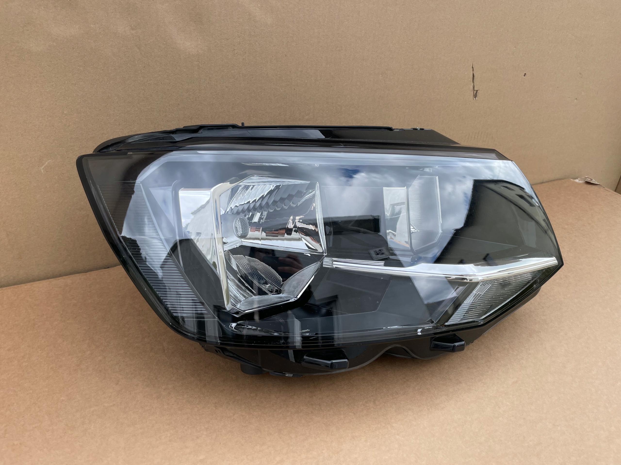 light VW T6 MULTIVAN 7E1941016AC front right as new original complete