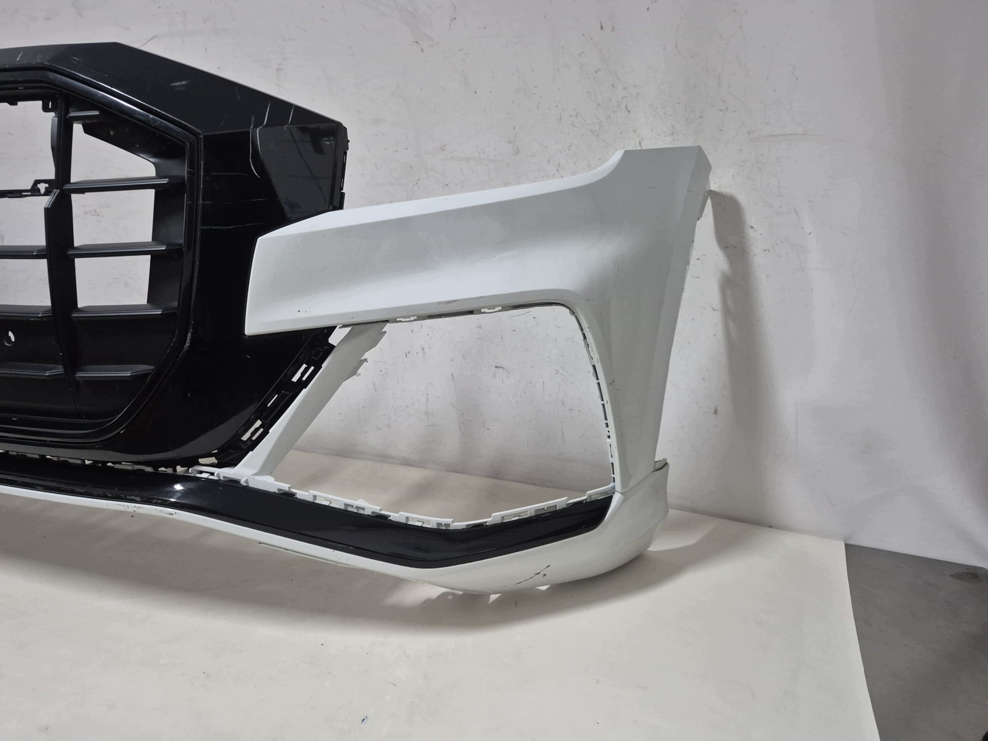 AUDI Q8 4M8 S-LINE 18- bumper front front grill PDC 4M8807437D