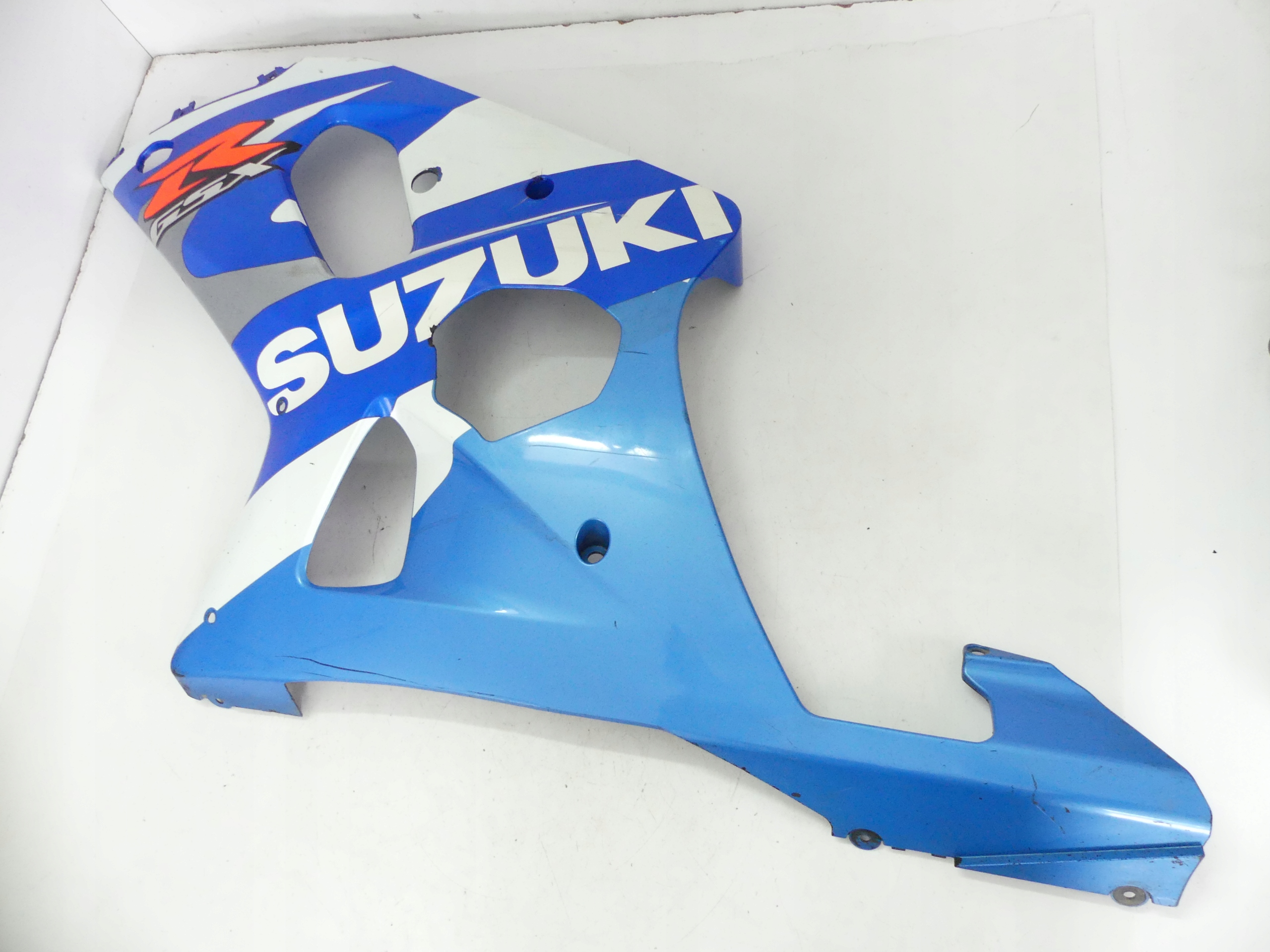 94481-40F00 - . Бічна ліва обтічник SUZUKI GSXR 1000 K1 K2