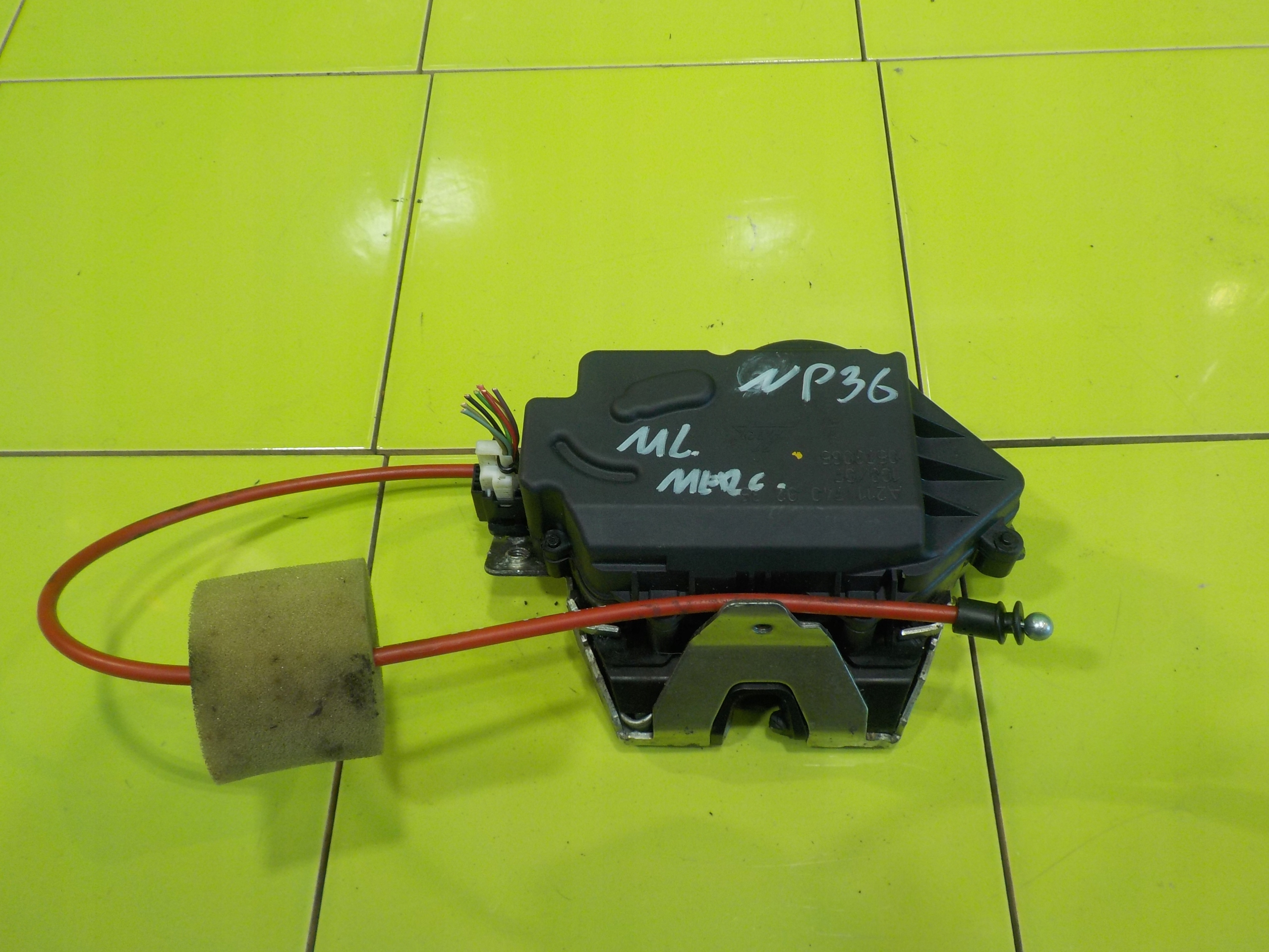 MERCEDES ML II W164 3.0 CDI 07r zamek klapy tyl A2117400235