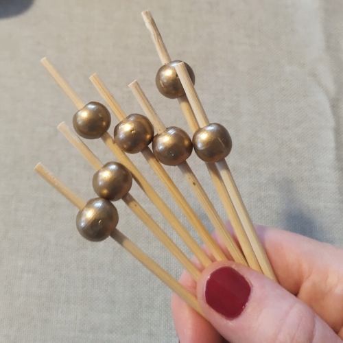 Patyczki bambusowe złote - do przekąsek - do koreczków - 12cm - 100 sztuk Długość 12 cm