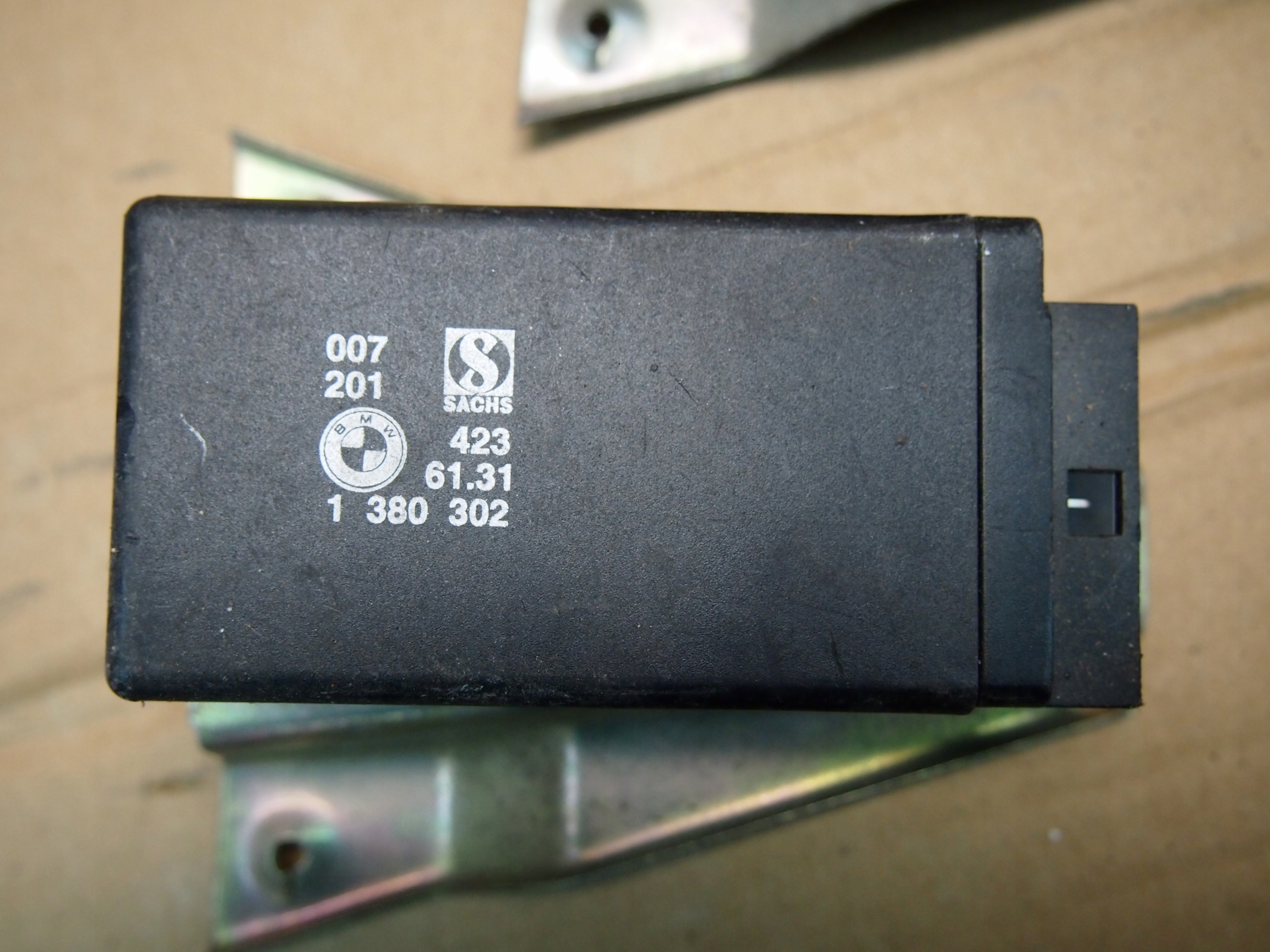 Bmw e30 sterownik zamka centralnego Numer katalogowy części 30303030121