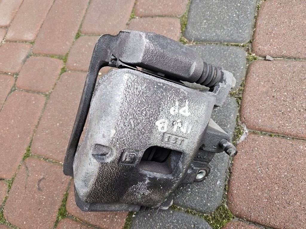 caliper front front brake jazmo right Opel Insignia B