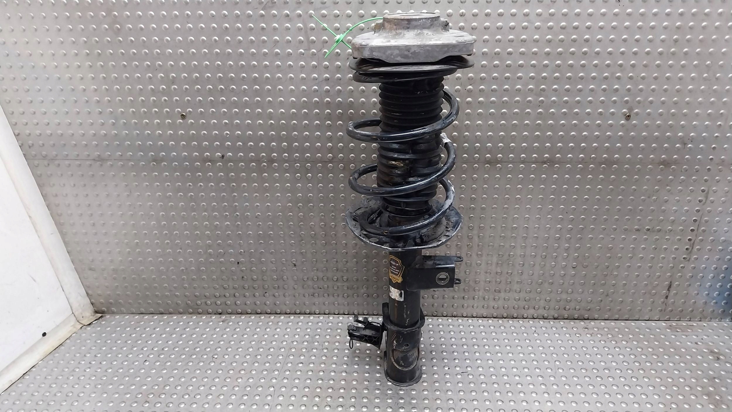shock absorber left front A2463206513 MERCEDES W117 W176 W246