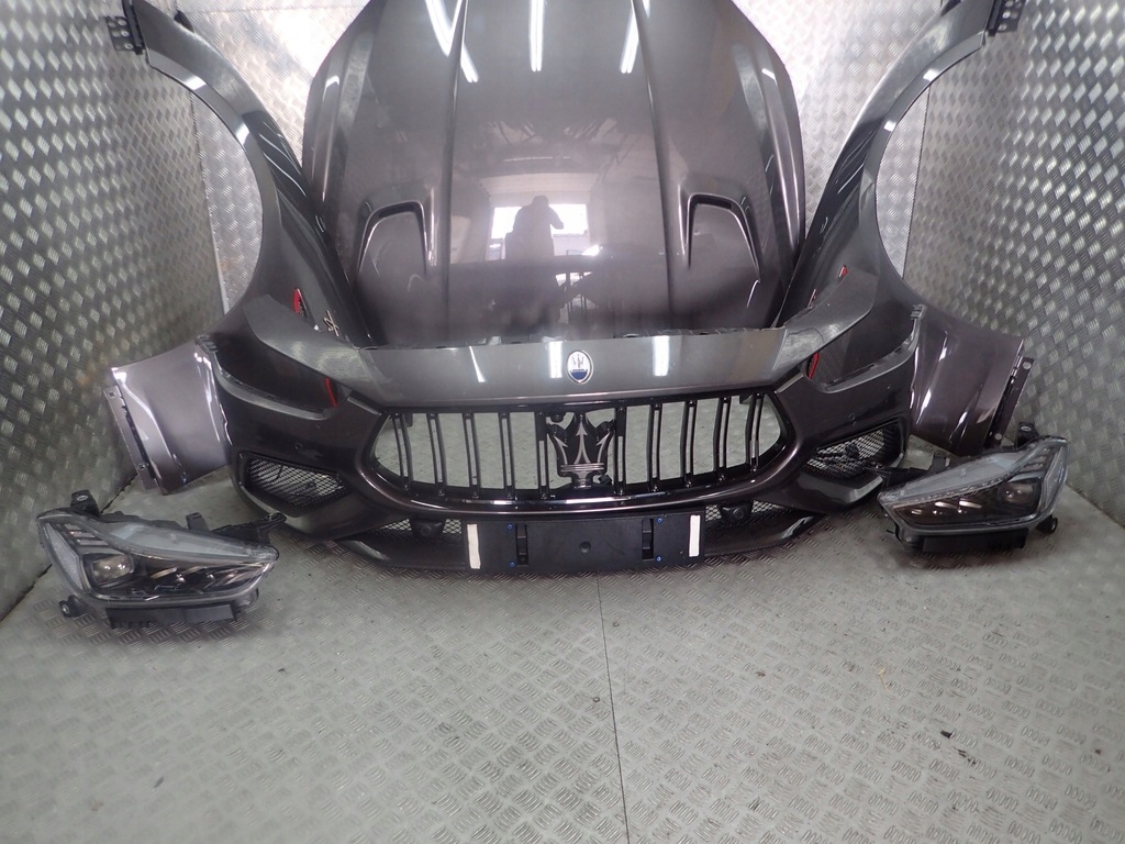 MASERATI LEVANTE TROFEO 3.8 KOMPLETNY PRZÓD MASKA ZDERZAK CARBON LAMPY PAS