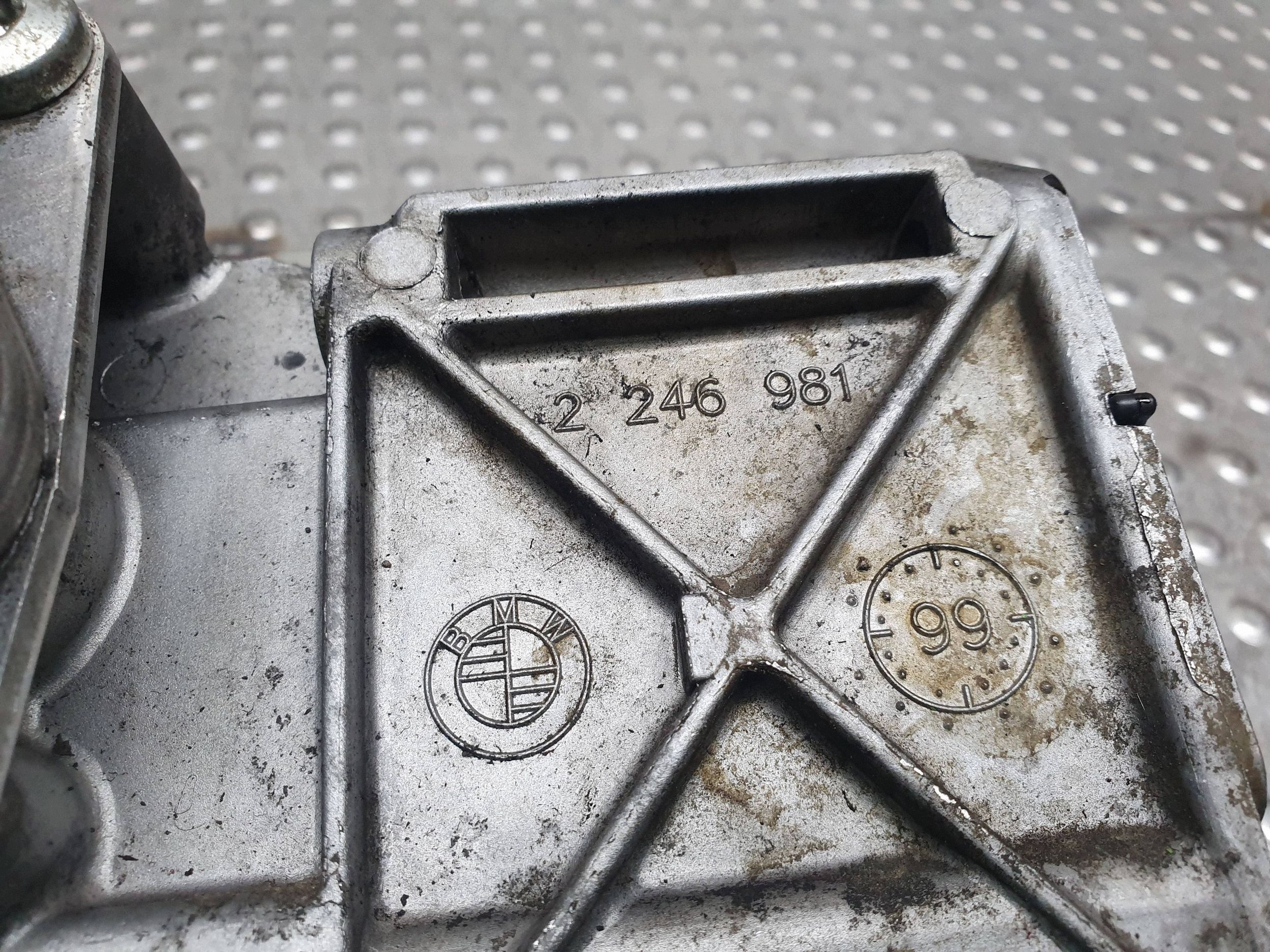 Ölfiltergehäuse 2246981 BMW 3 E46 2.0 D M47