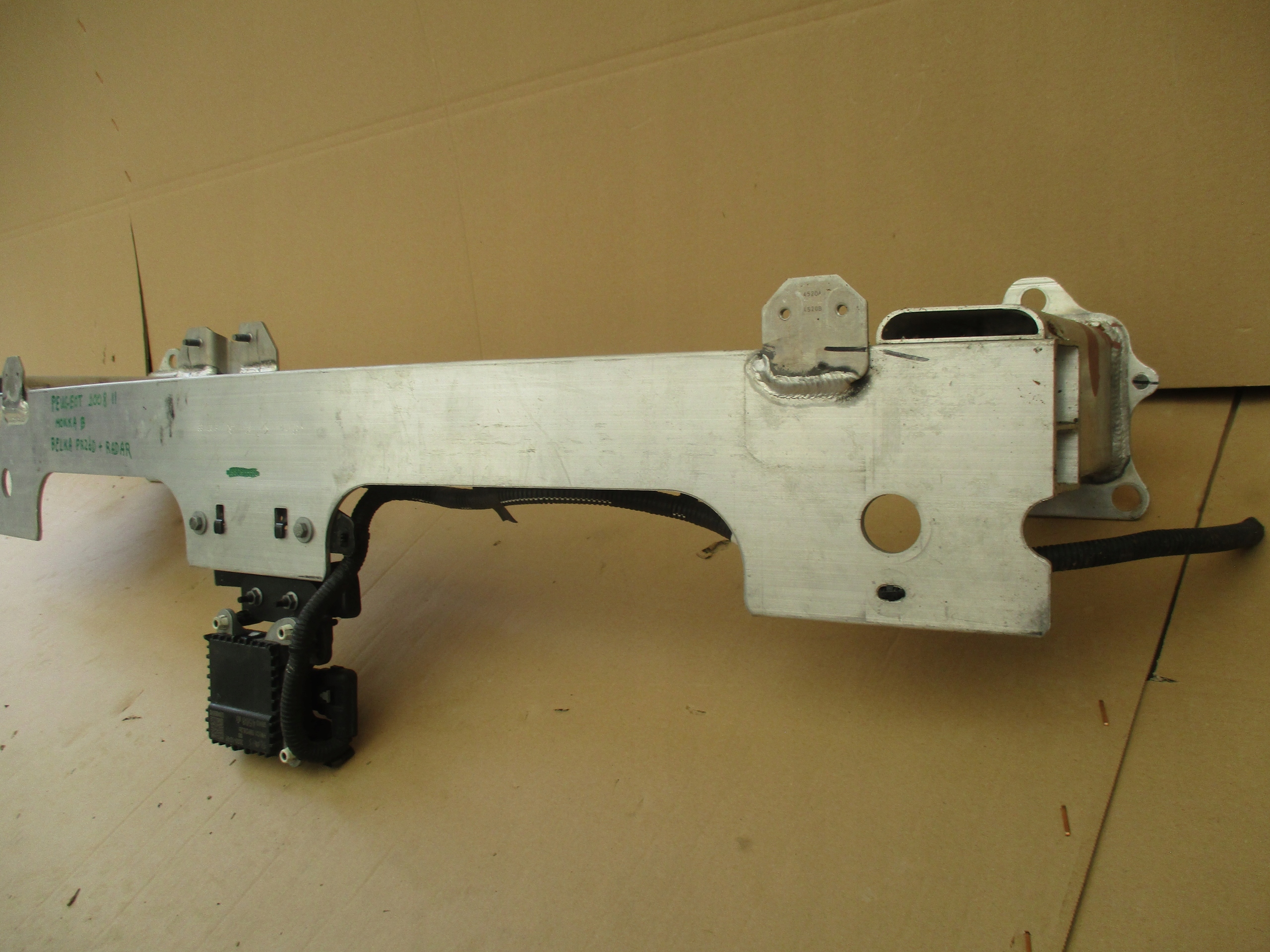 sider front Peugeot 2008 II Mokka B 9826115680