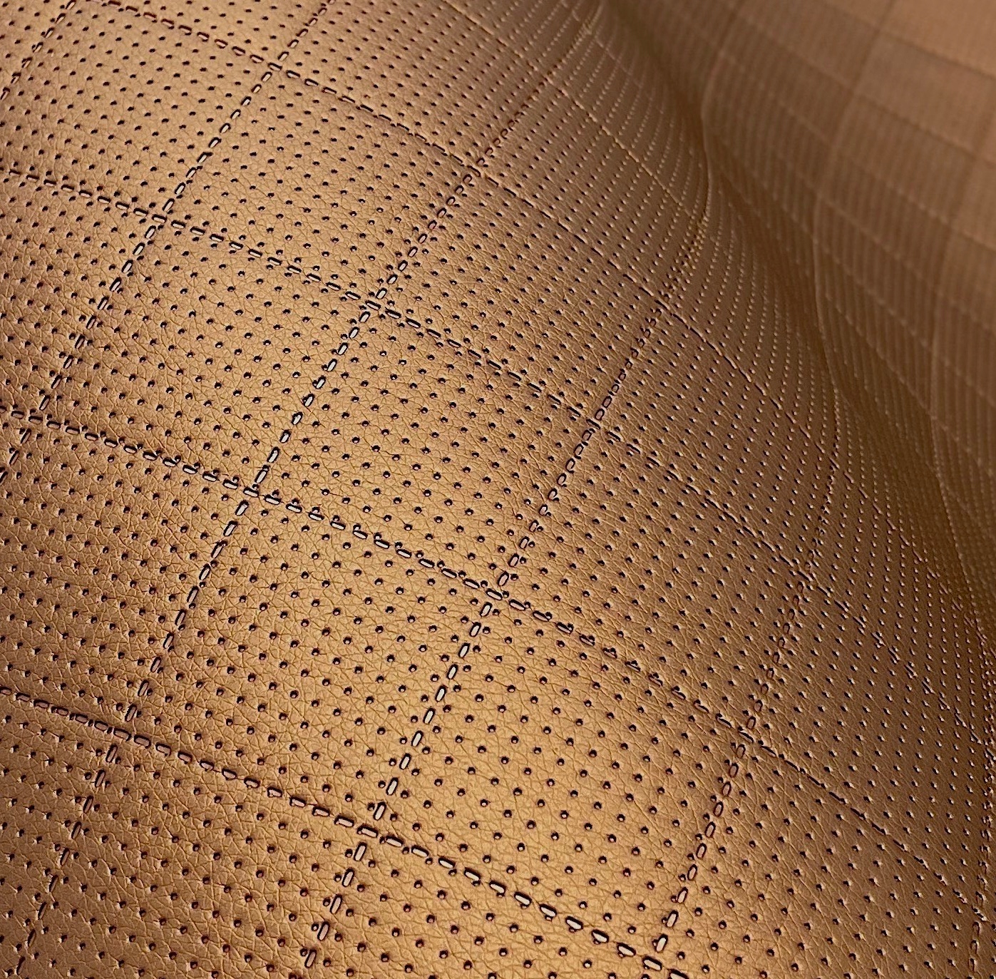 Ciemno złota GTS 5x5 Perforowana Ekoskóra SOFT Tapicerka samochodowa do aut Numer katalogowy części Ciemno złota GTS 5x5 Perforowana Ekoskóra SOFT Tapicerka samochodowa do aut kamper