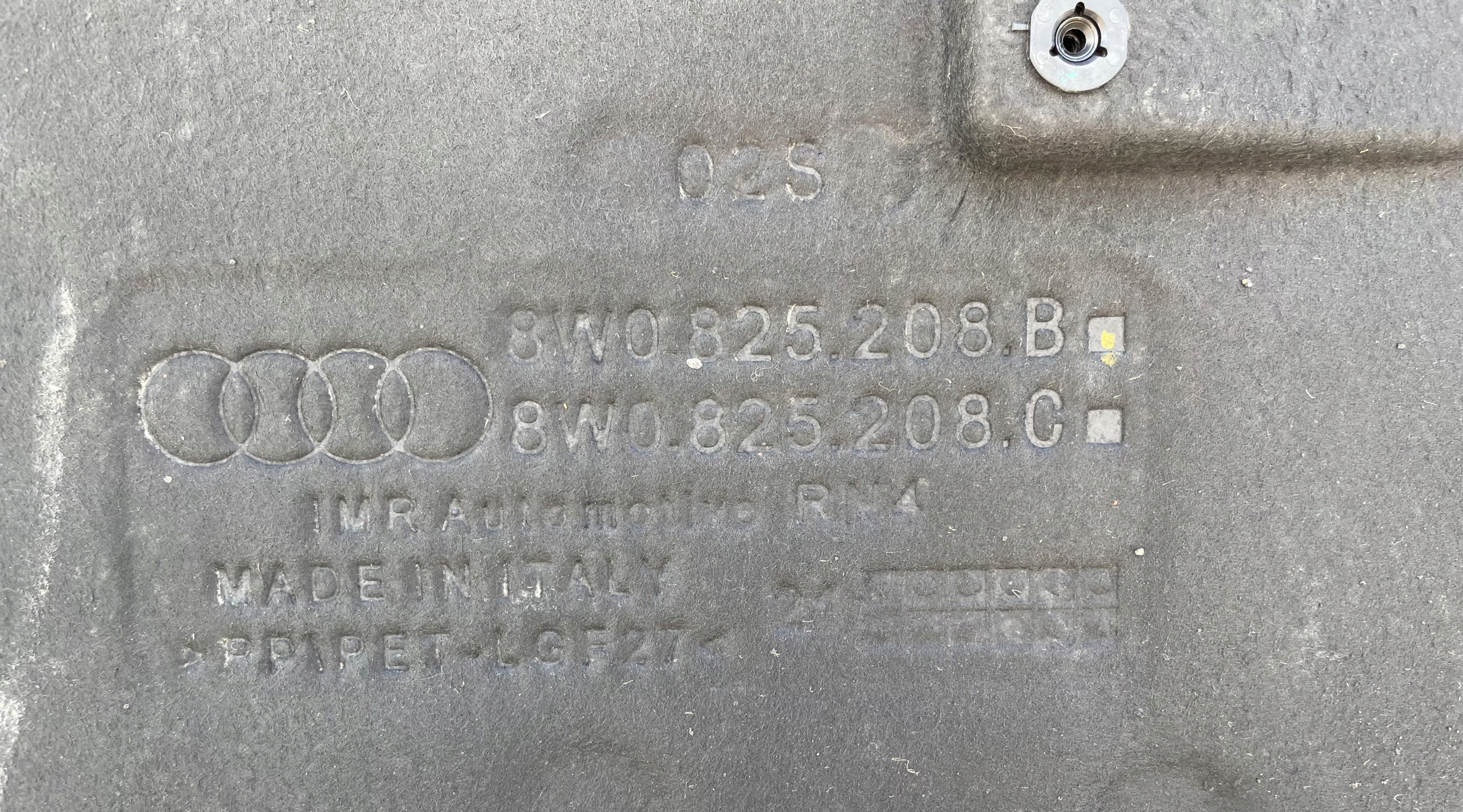cover chassis AUDI A4 B9 AUDI A5 8W 8W0825208B right IDEAL original