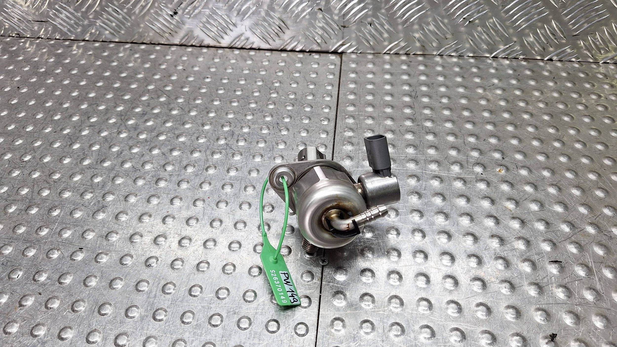 feed pump 04E127025D VW GOLF VII LEON III A3 8V YETI PASSAT B9 1.4 TSI