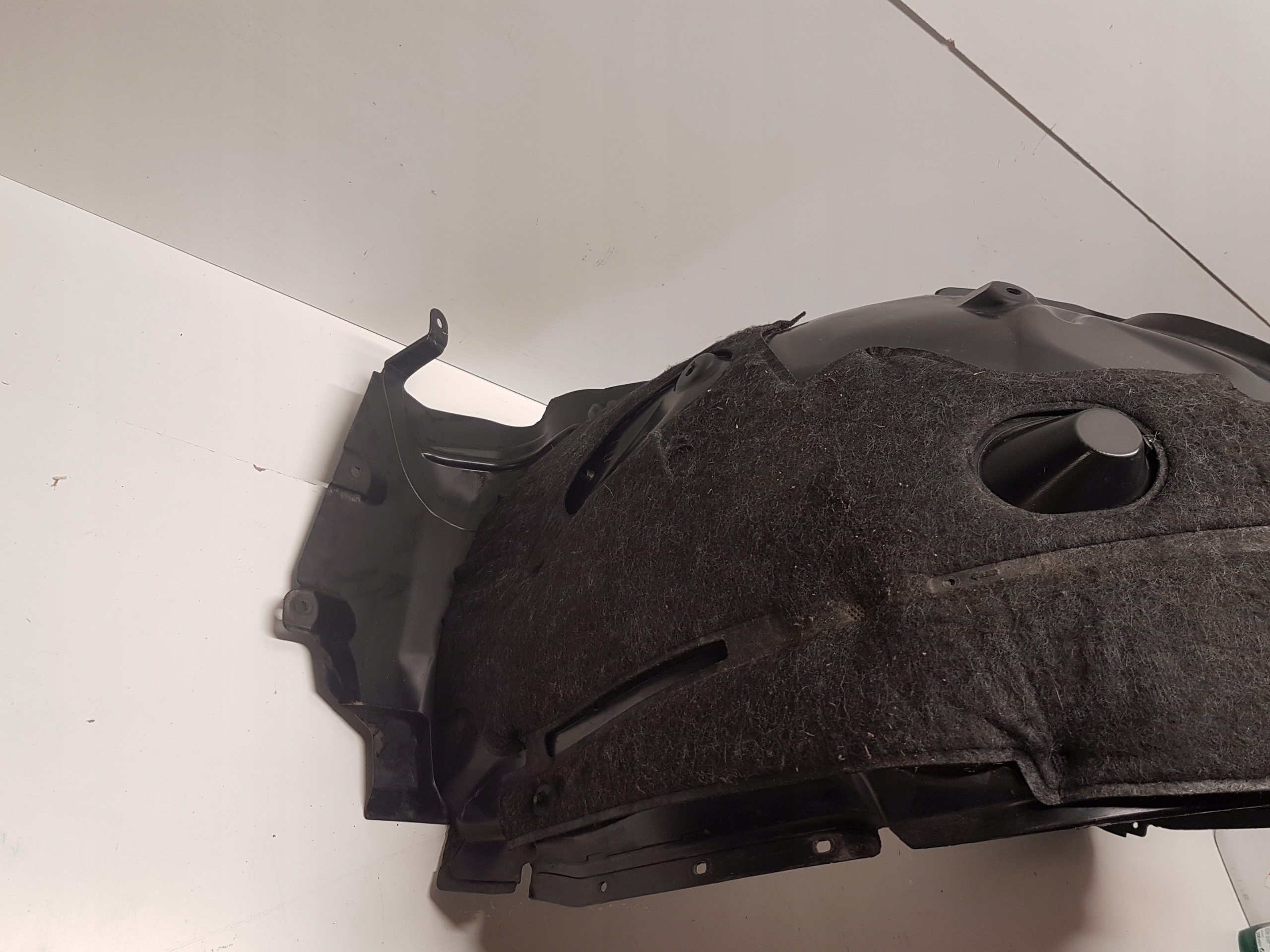 mudguard right front BMW U06 8498436