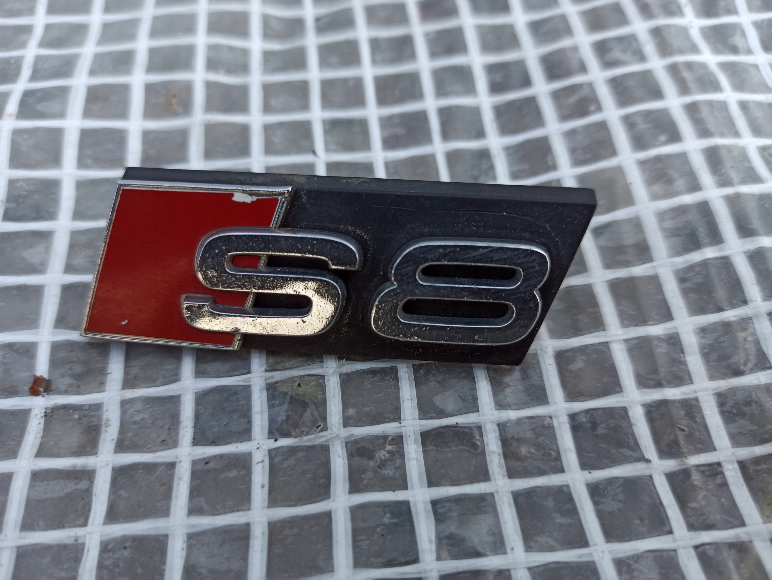 AUDI S8 D3 EMBLEMAT ZNACZEK GRILL ATRAPY LOGO NAPIS ORYGINAŁ AUDI