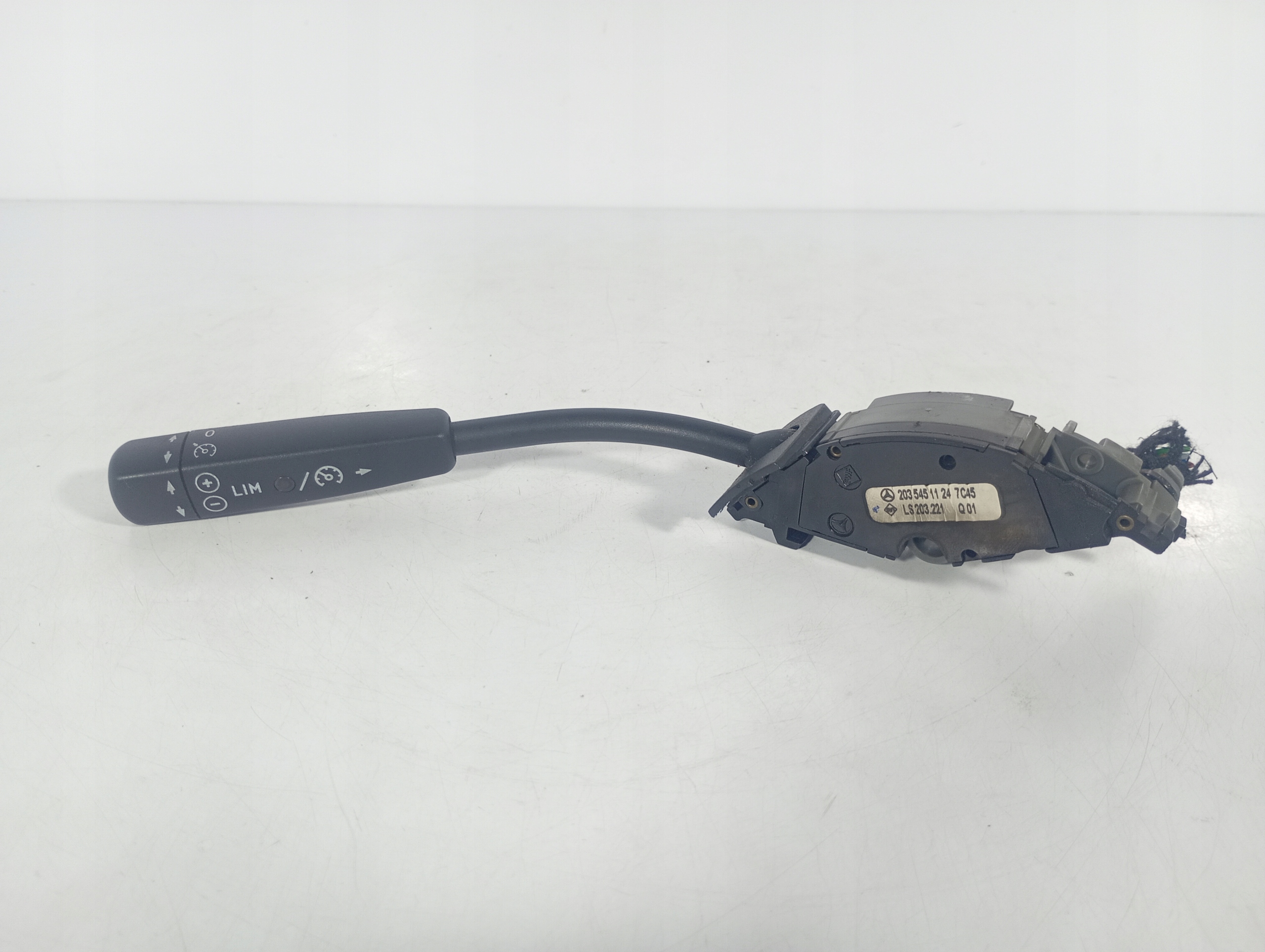 MERCEDES W203 00-07 switch switch MANETKA TEMPOMATU OE 2035451124