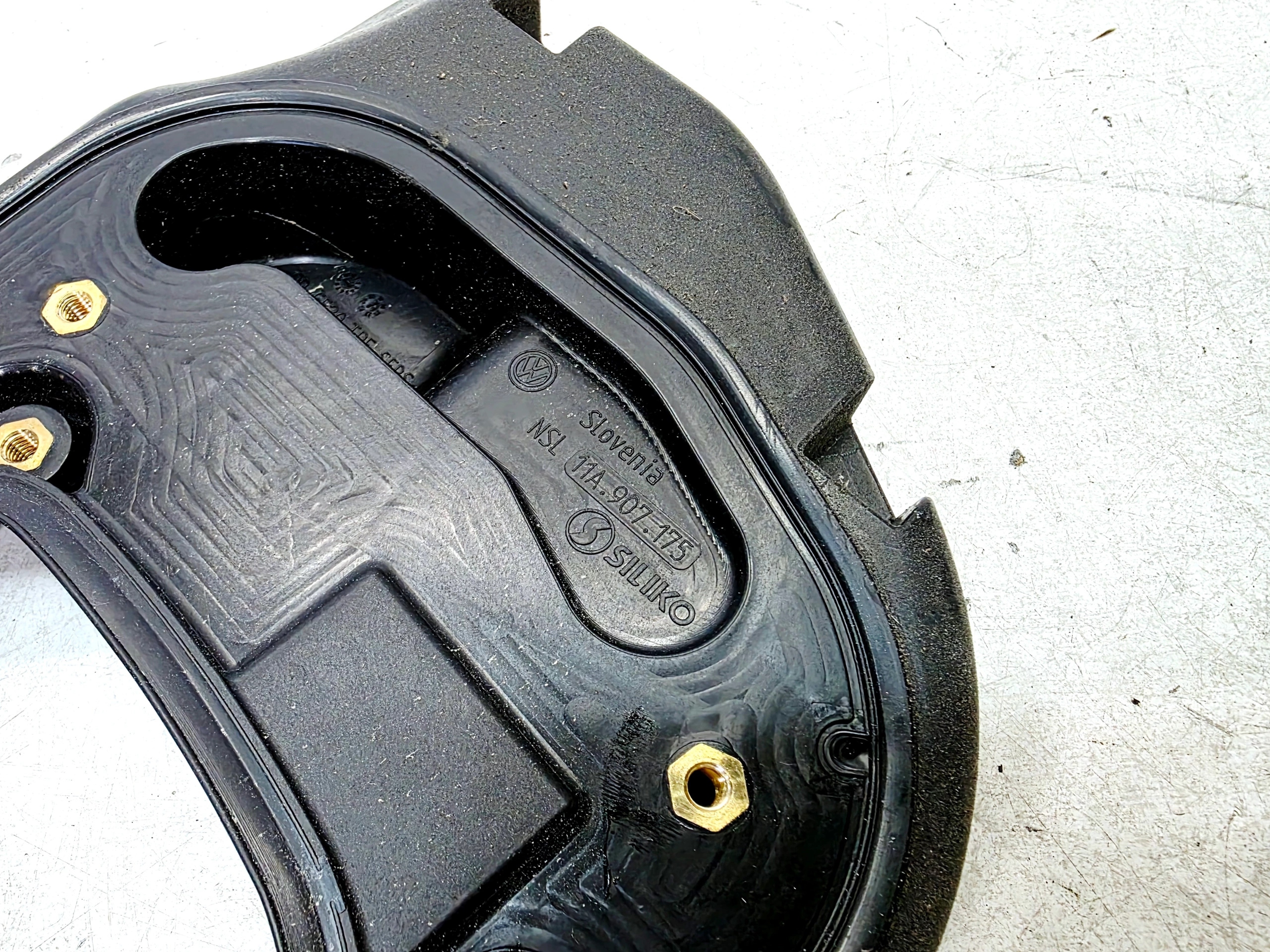 bracket holder GNIAZDA LADOWANIA AUDI Q4 E-TRON 11A907175