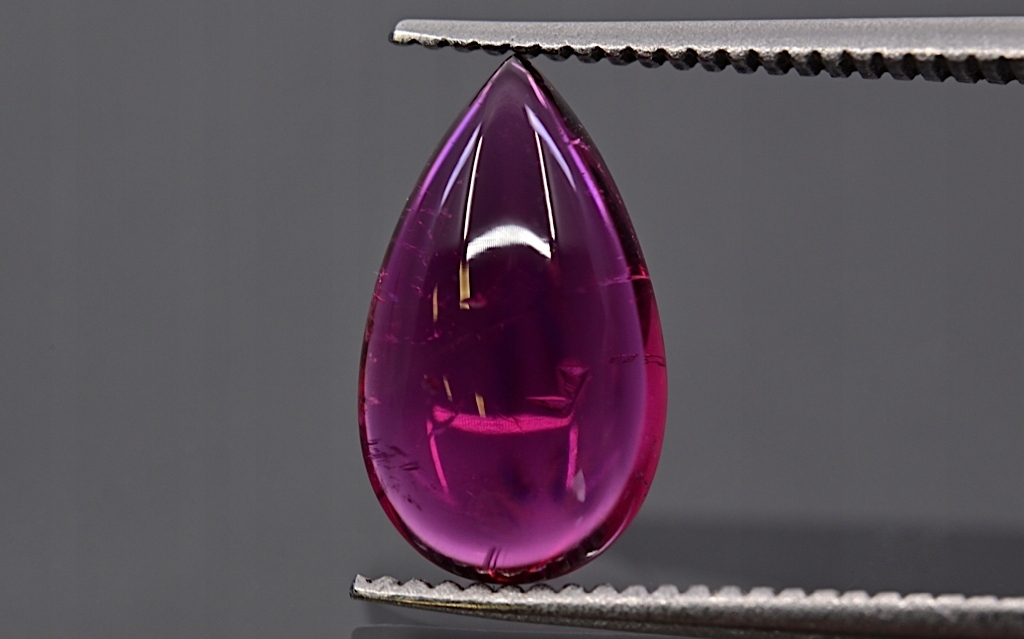 Turmalín kabošon slza 11x6,2 mm