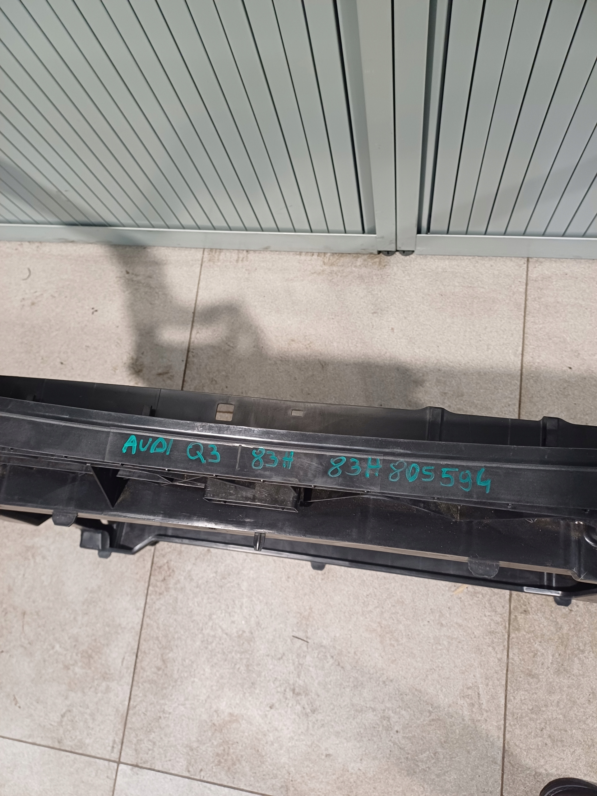 bar, wall front AUDI Q3 83H 2025R- 83H805594