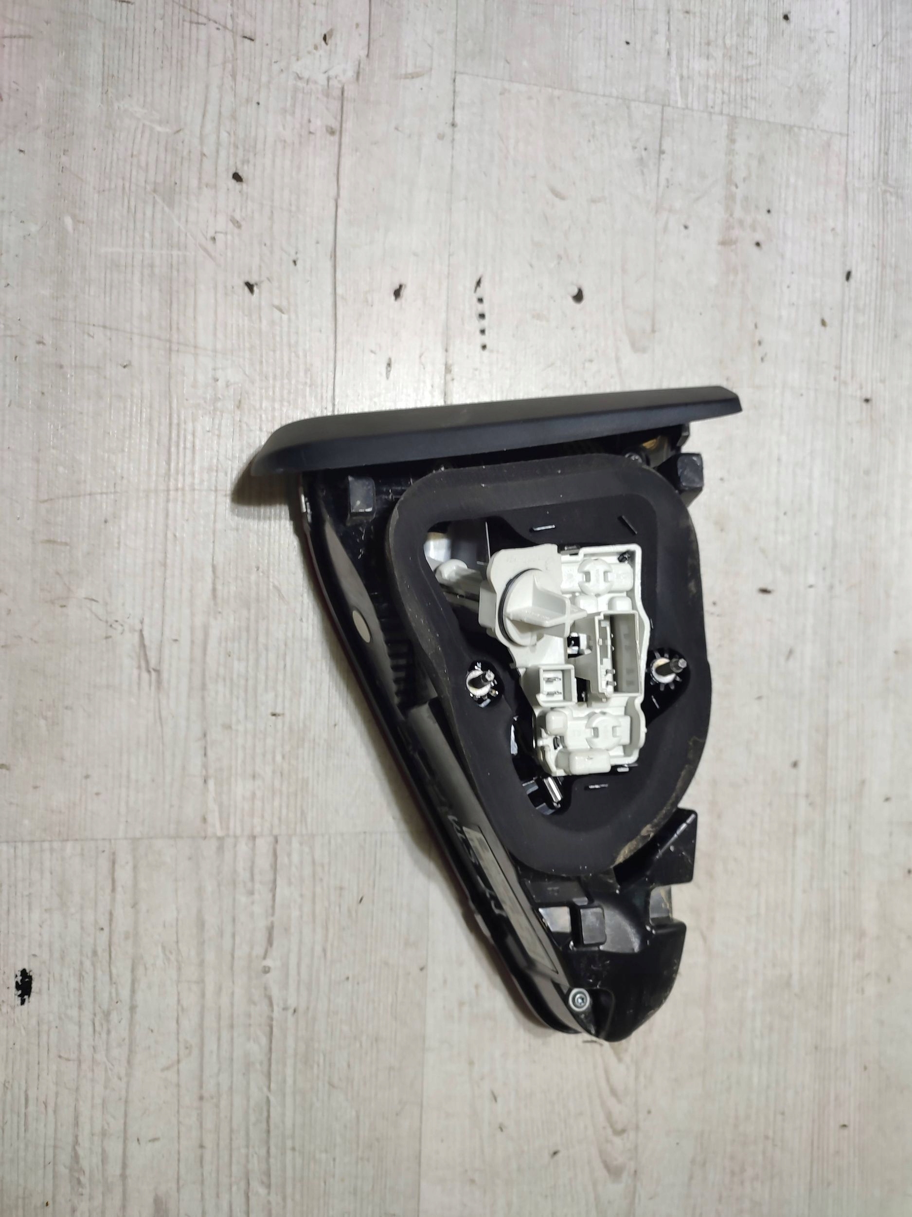 Volkswagen Touran III 2020 rear part side right light rear