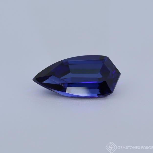 Safír královský světle modrá 14x7 mm, brus shield laboratorně vyrobený
