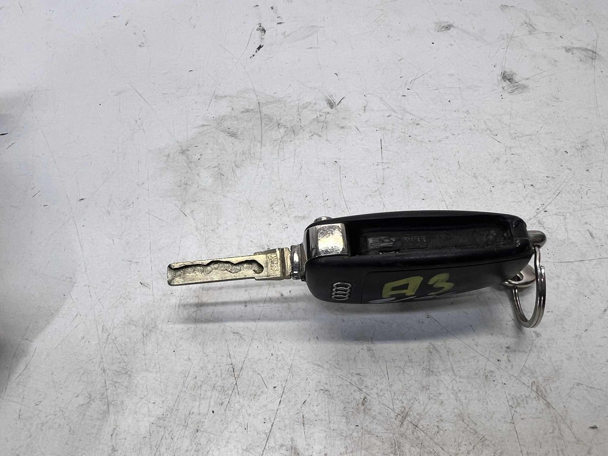 key PILOT SCYZORYK AUDI A3 8P 8P0837220D 2/26