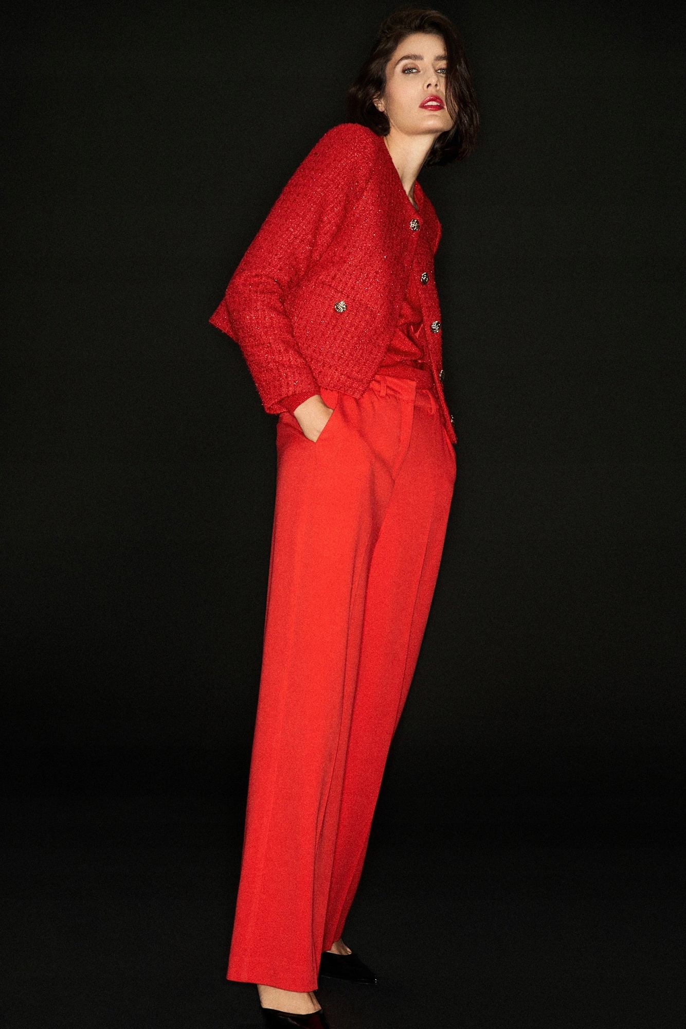 Marynarka z guizkami w kolorze złotym czerwona Xs od Moodo