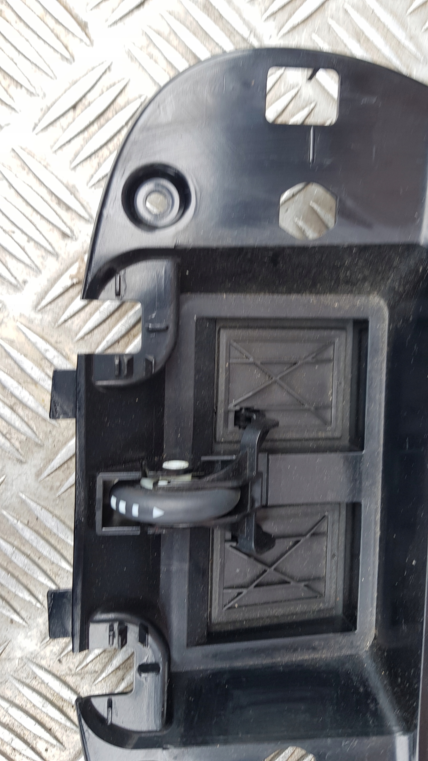 MERCEDES W203 grid consoles central holder A2038300854