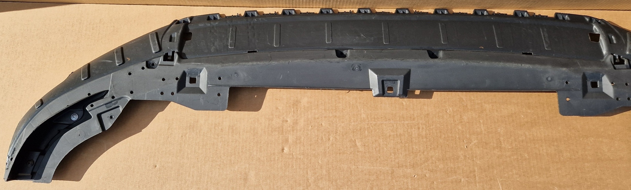 blende abdeckung der stoßstange vorne AUDI Q2 81A807233B original IDEAL