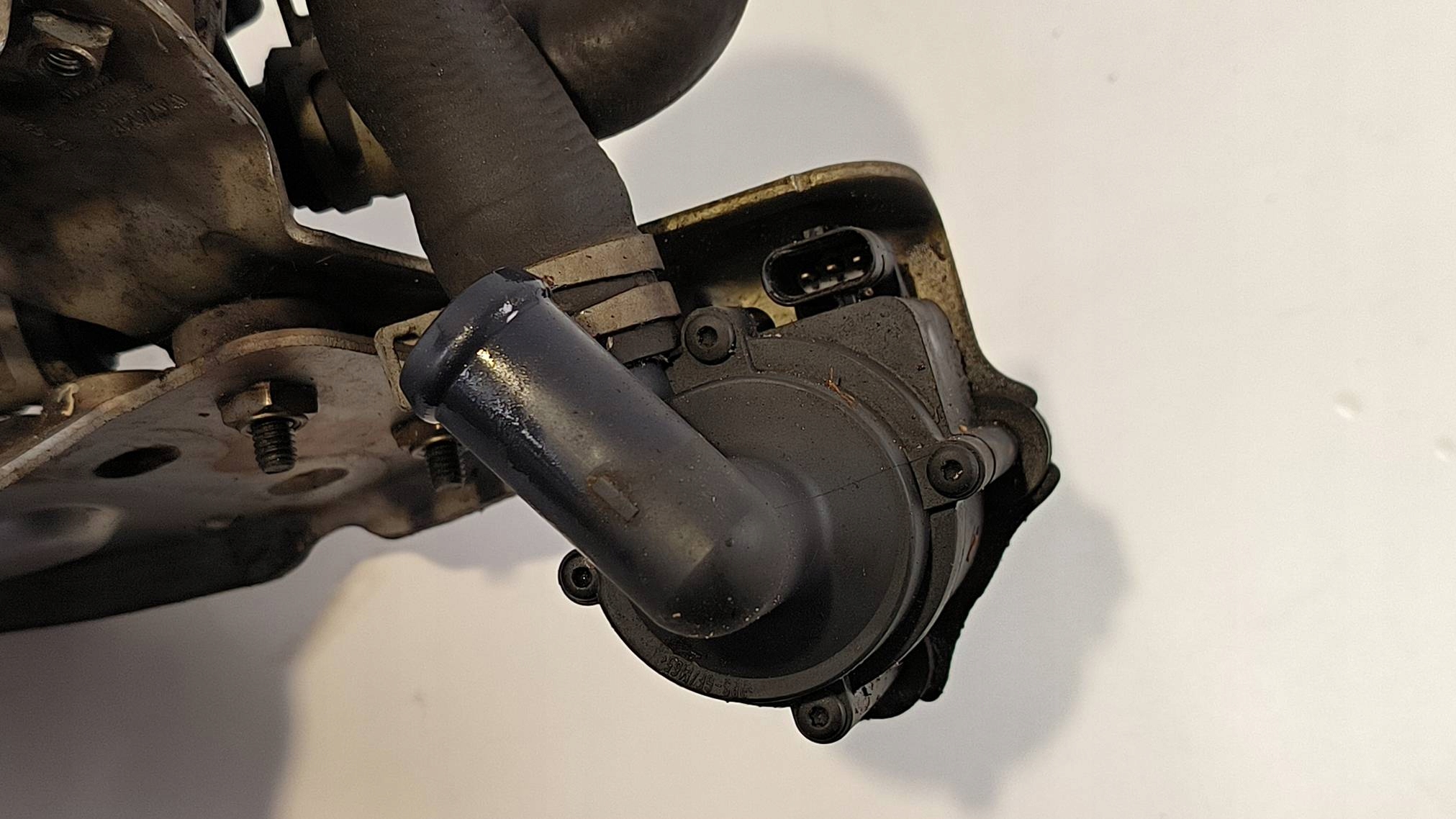 water pump 31686005 VOLVO S90