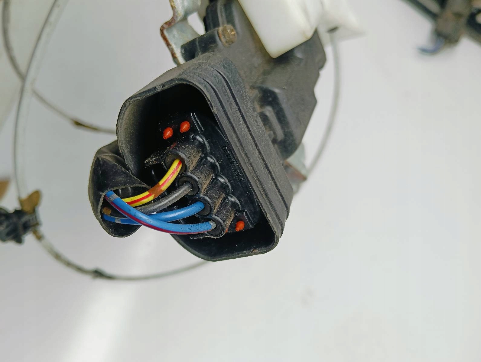 lock door right front ISUZU AXIOM