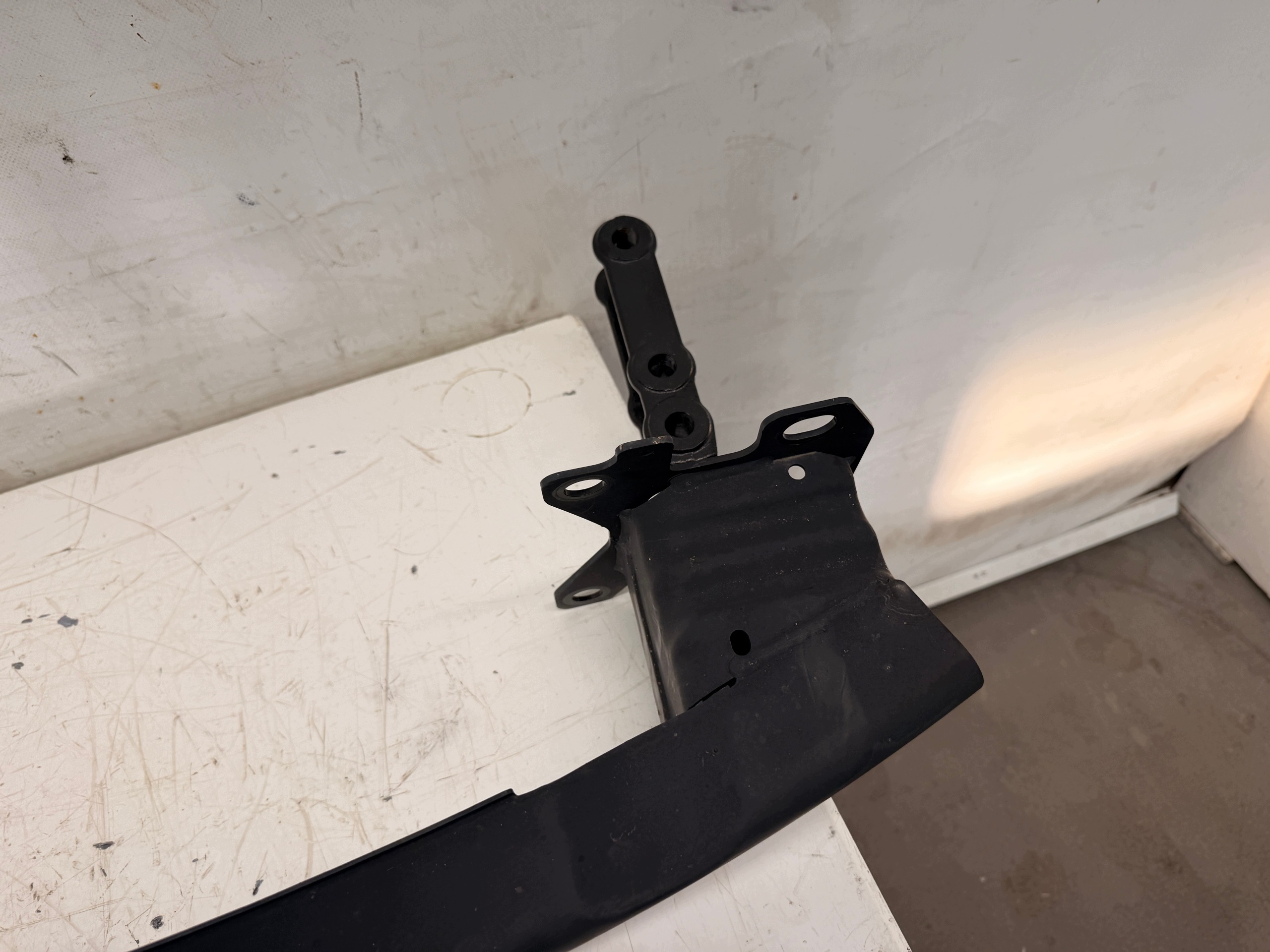 Range Rover Velar bumper support rear part rear