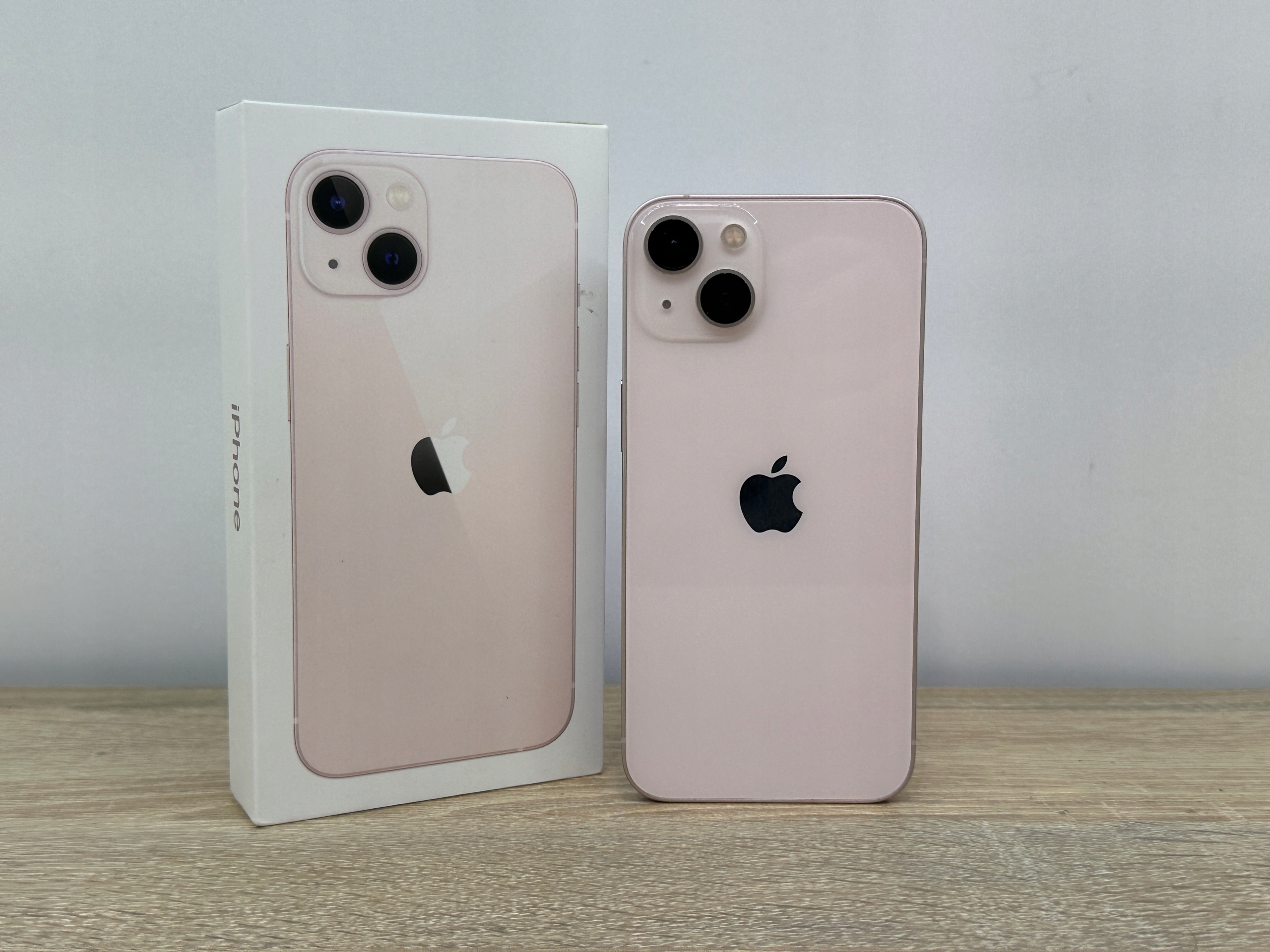 Smartfon Apple iPhone 13 4 GB / 128 GB 5G różowy • Cena