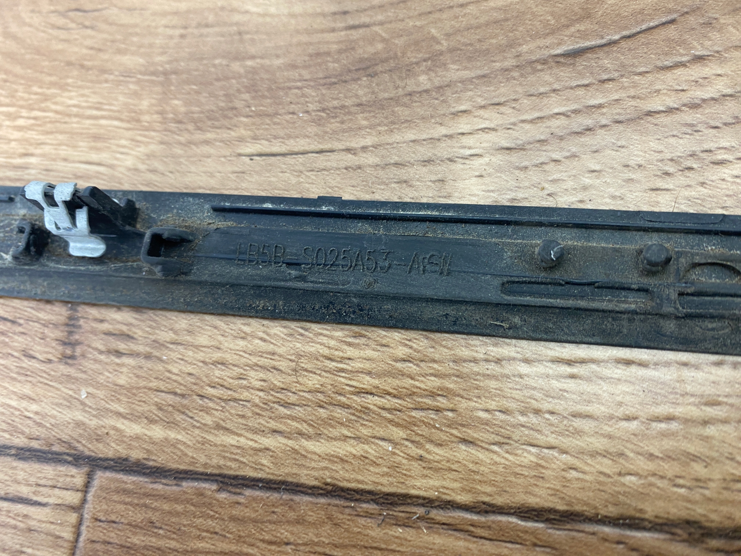 gasket moulding windows czolowej Ford Explorer 2020+ USA