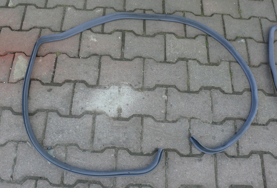 USZCZELKI DRZWI MERCEDES S KLASA W140 4 szt SZARE Part number USZCZELKA