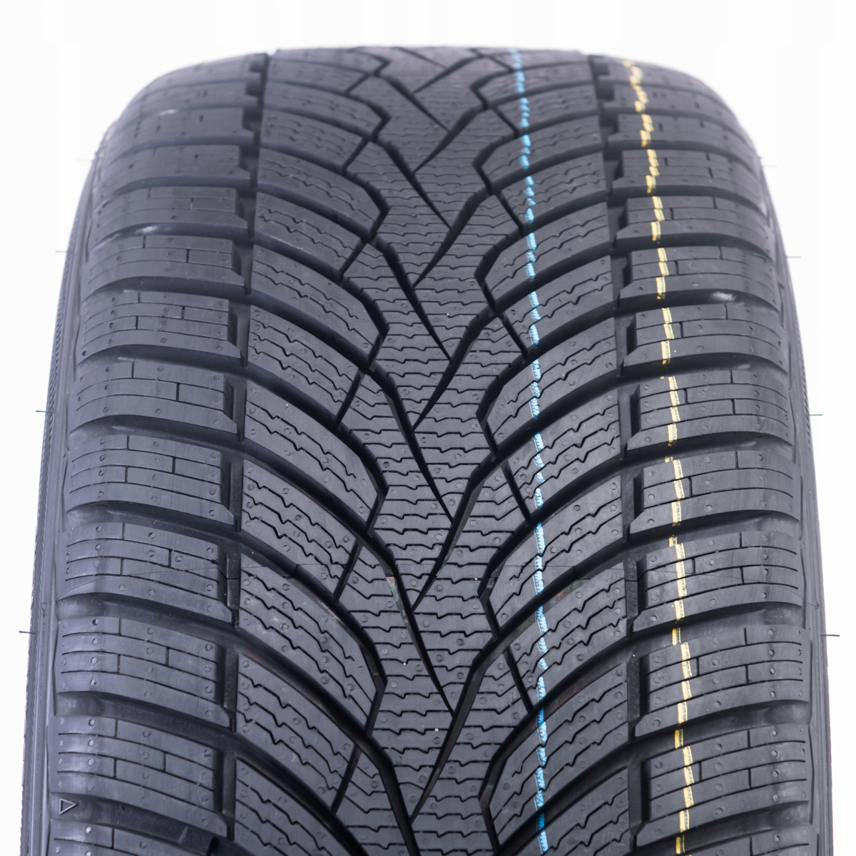 1x Zimní Pneumatika 235/40R18 Ceat WinterDriveSport