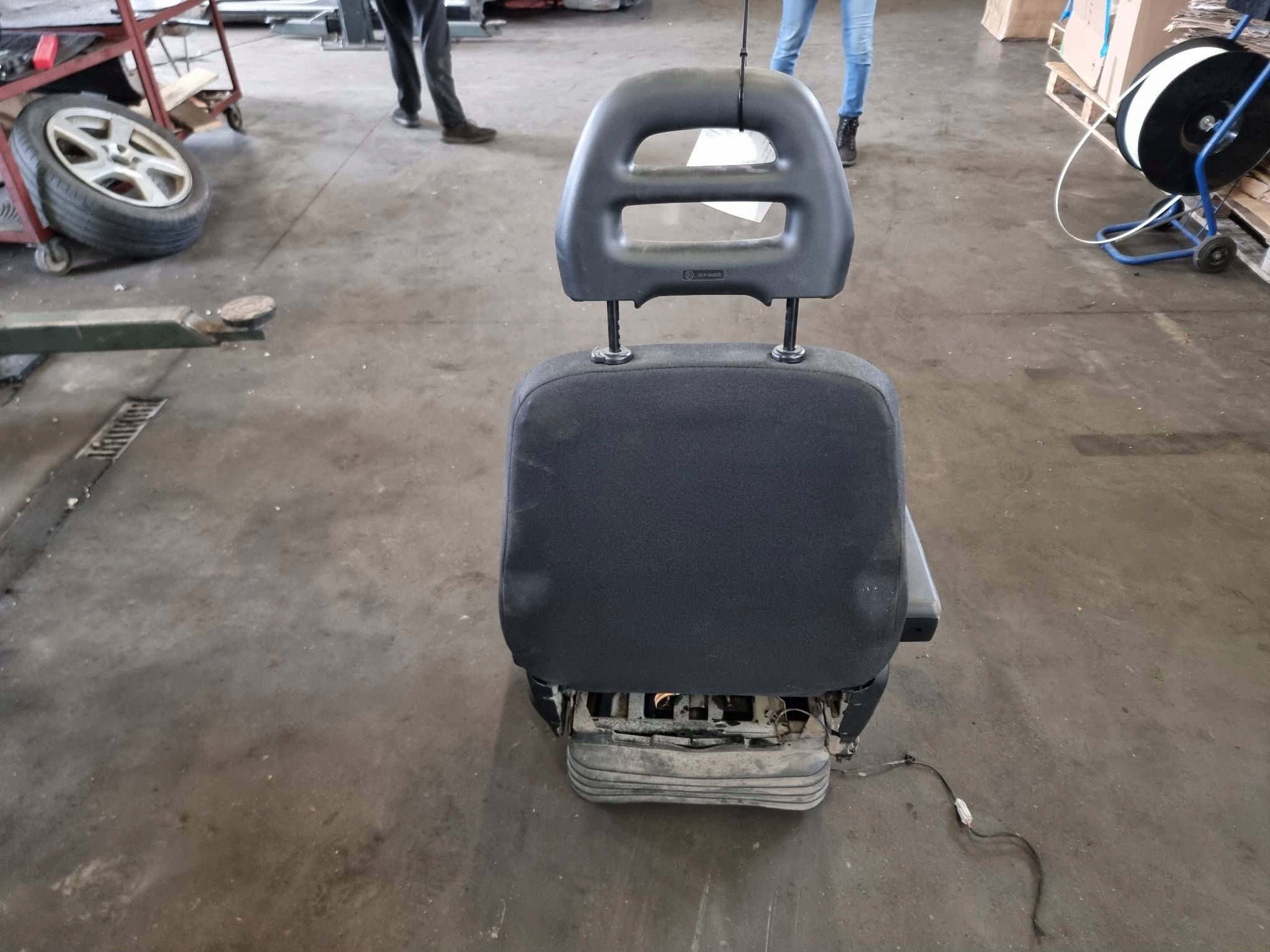 seat front driver´s PNEUMATYCZNY IVECO DAILY 35S18