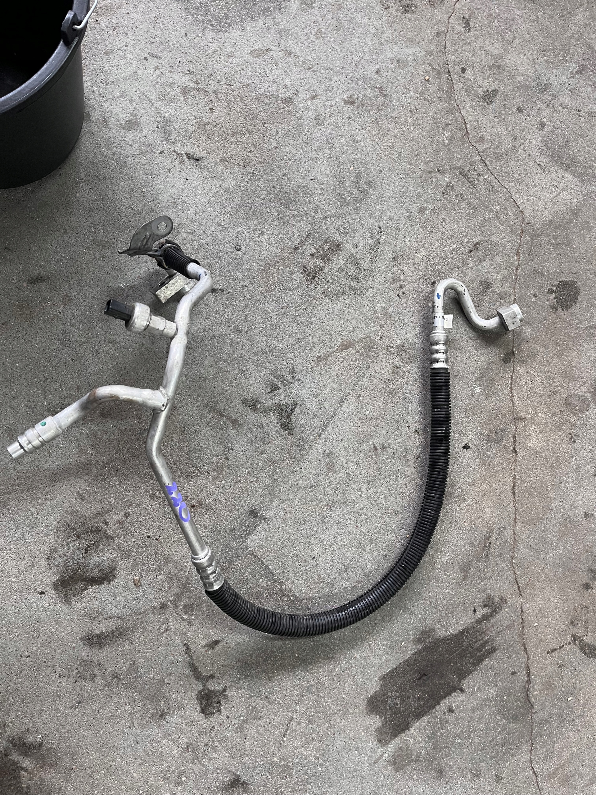 DS7H-19N601FD - 220 FORD EDGE II MK2 ТРУБКА КОНДИЦІОНЕР