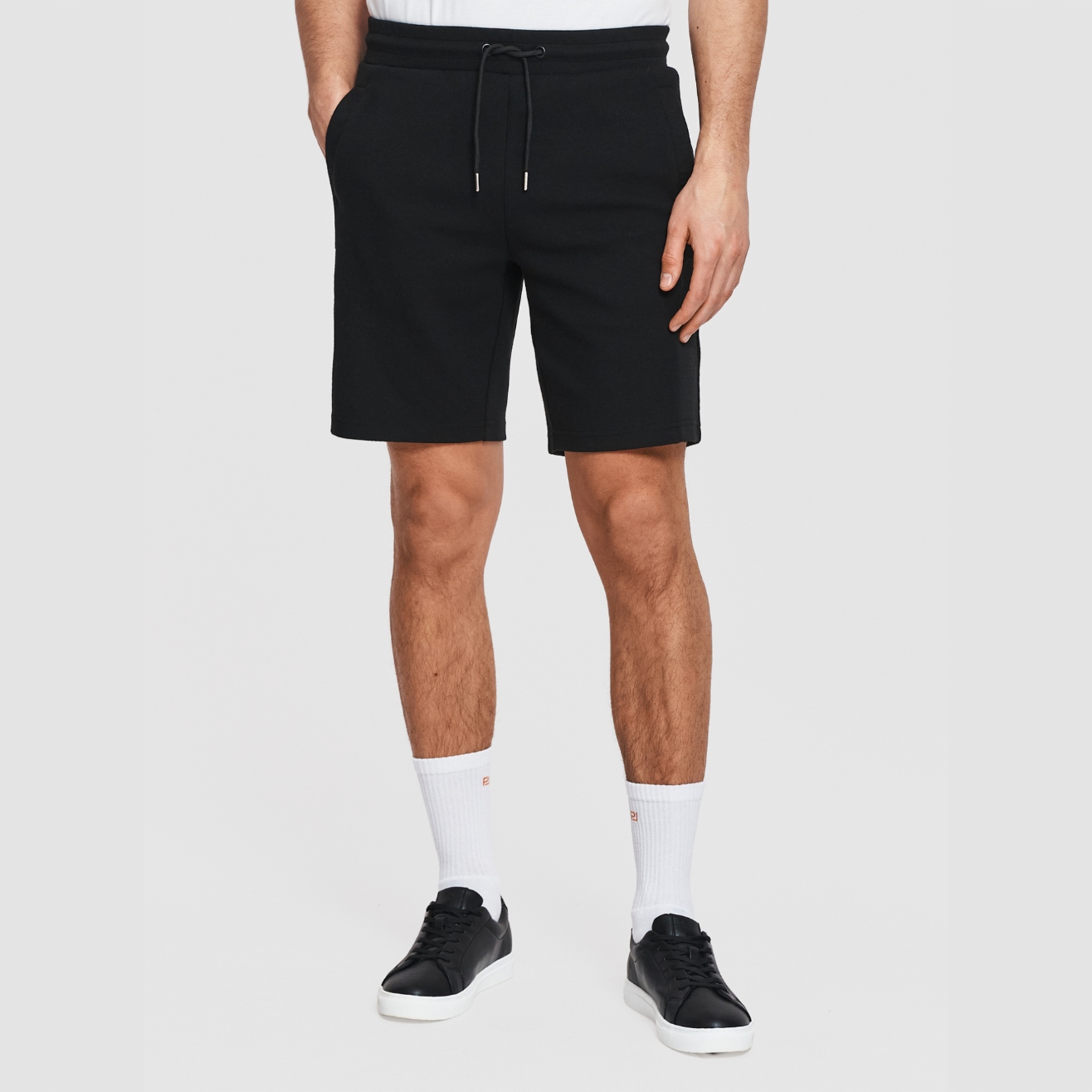 Černé pánské teplákové šortky z řady Sportive Pako Lorente vel. S