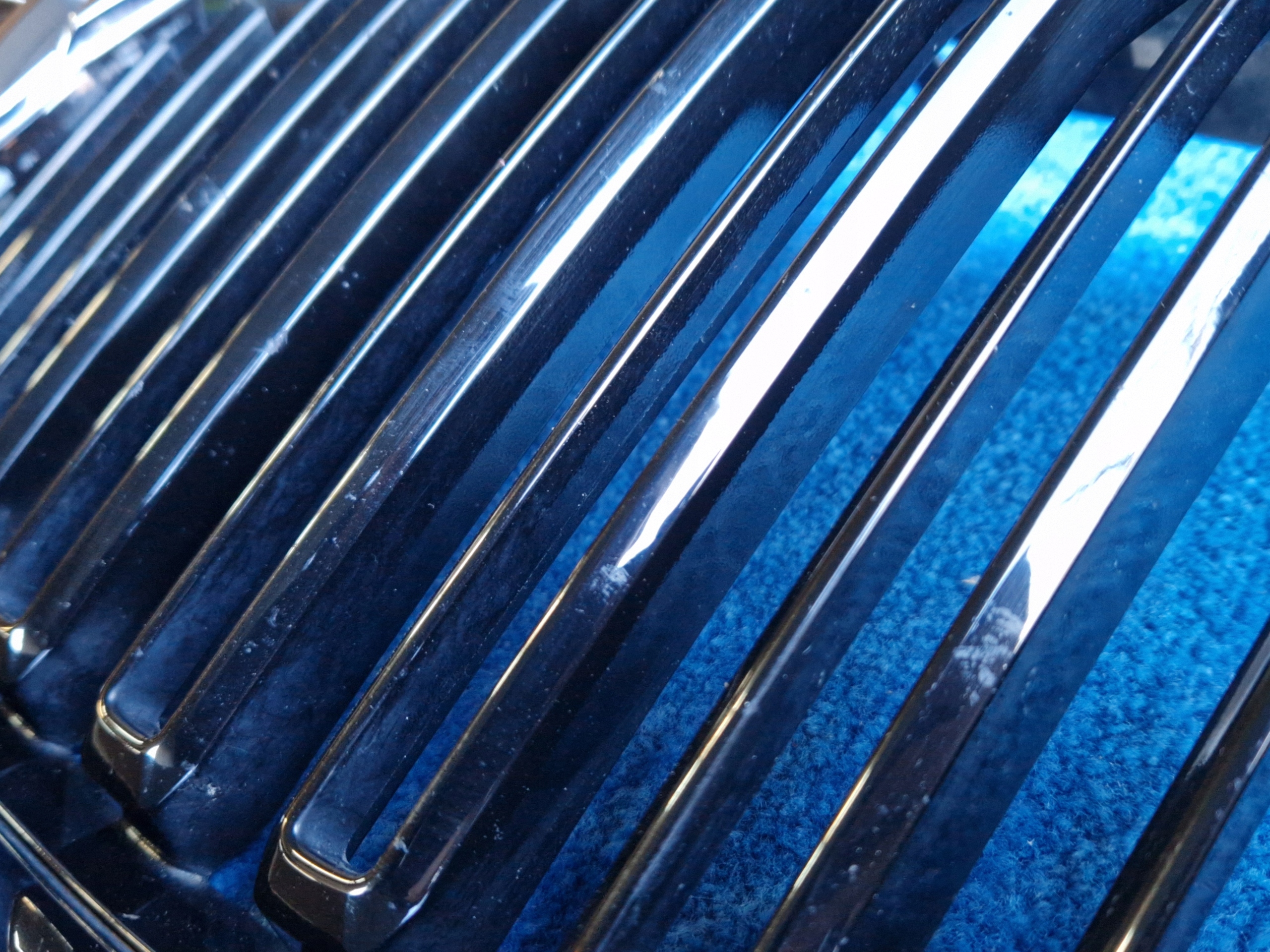 VOLVO XC60 II front PREKLADgrill radiator 31425532 31425533 OPIS!