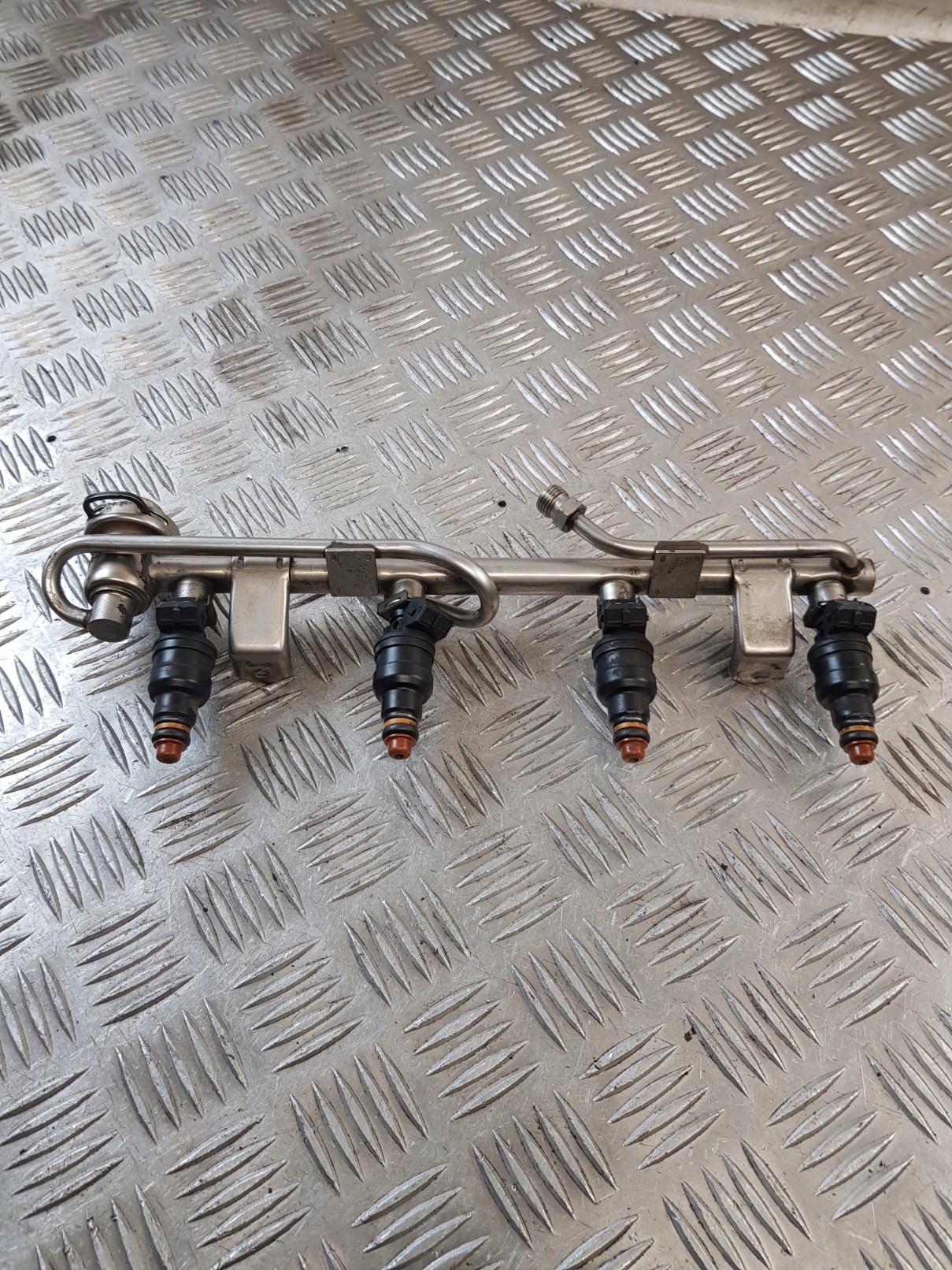 Rampe injection 058133681 + Injecteurs AUDI A4 B5 1.8B 96R