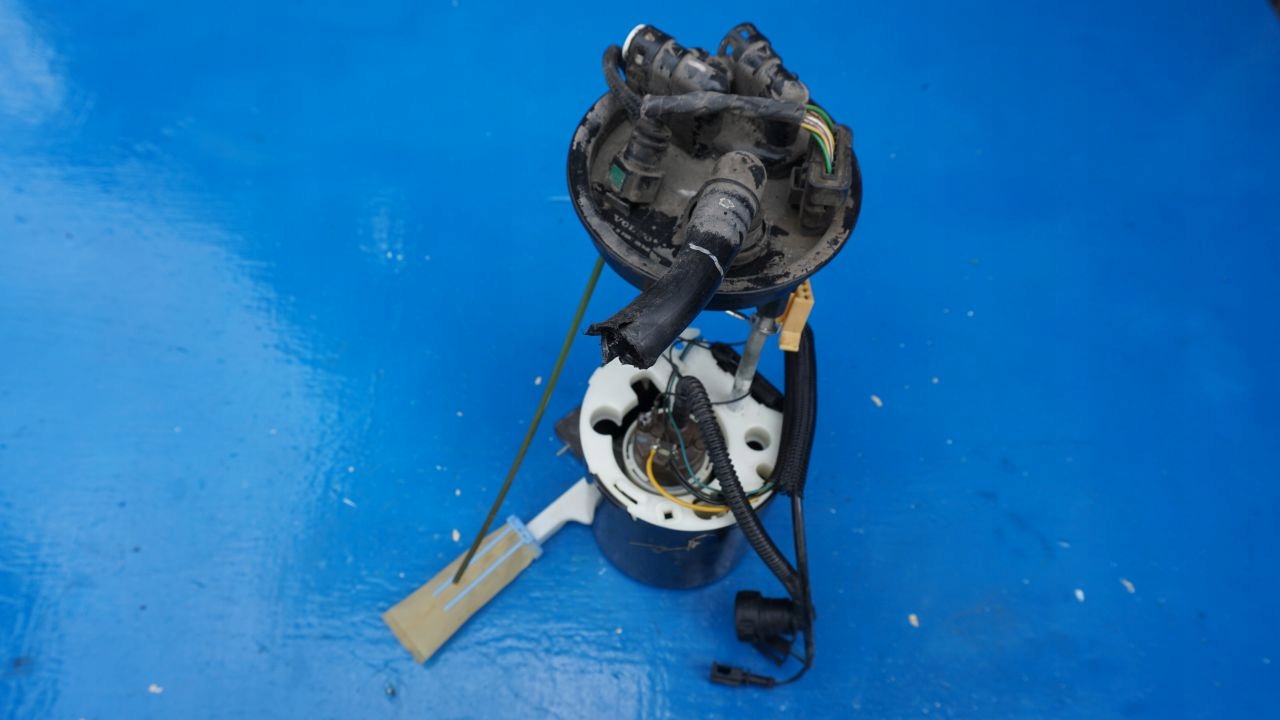 VOLVO S80 II 4.4 V8 - feed pump