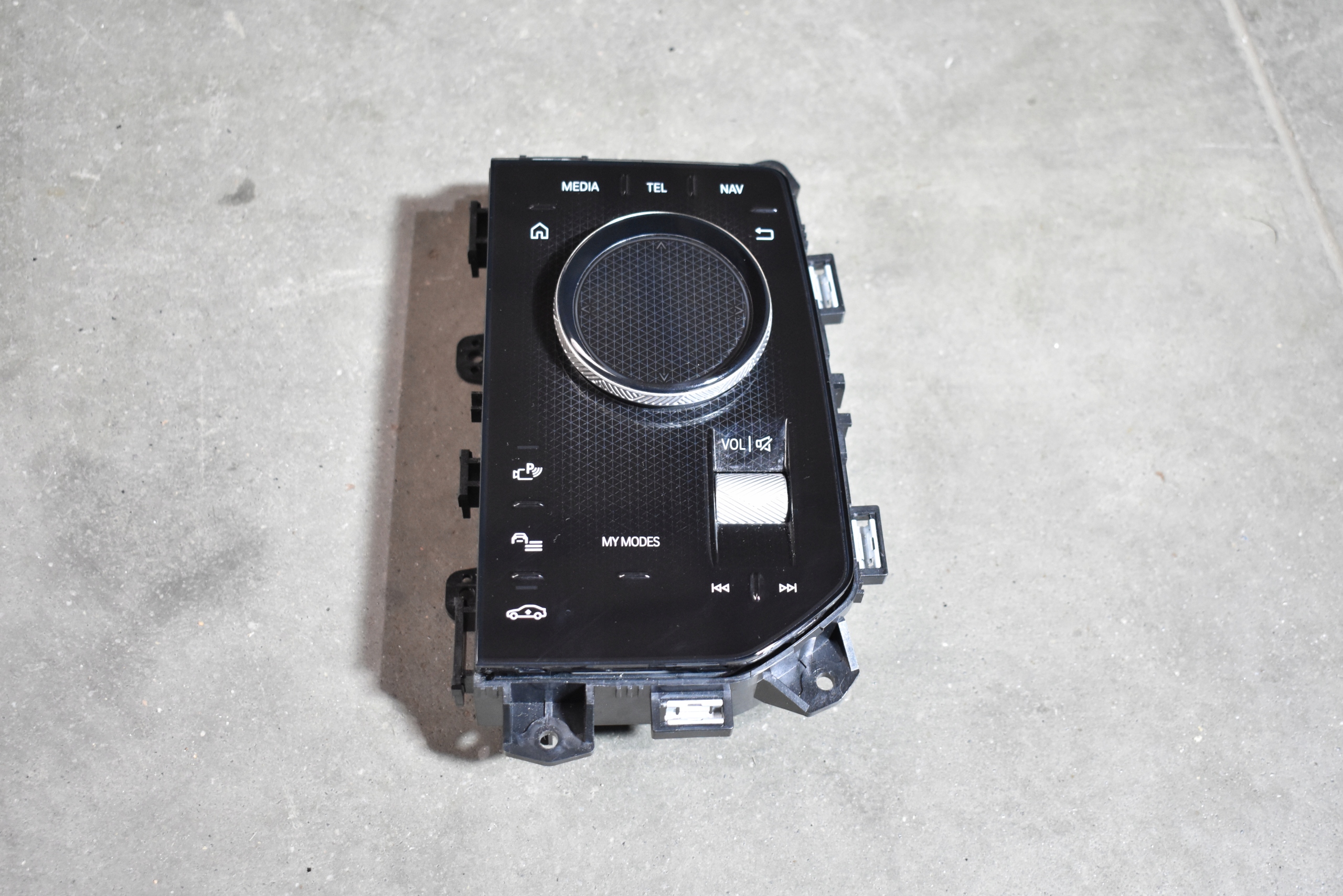 IDEALNY TOUCH PAD PANEL MULTIMEDIALNY BMW G70 1