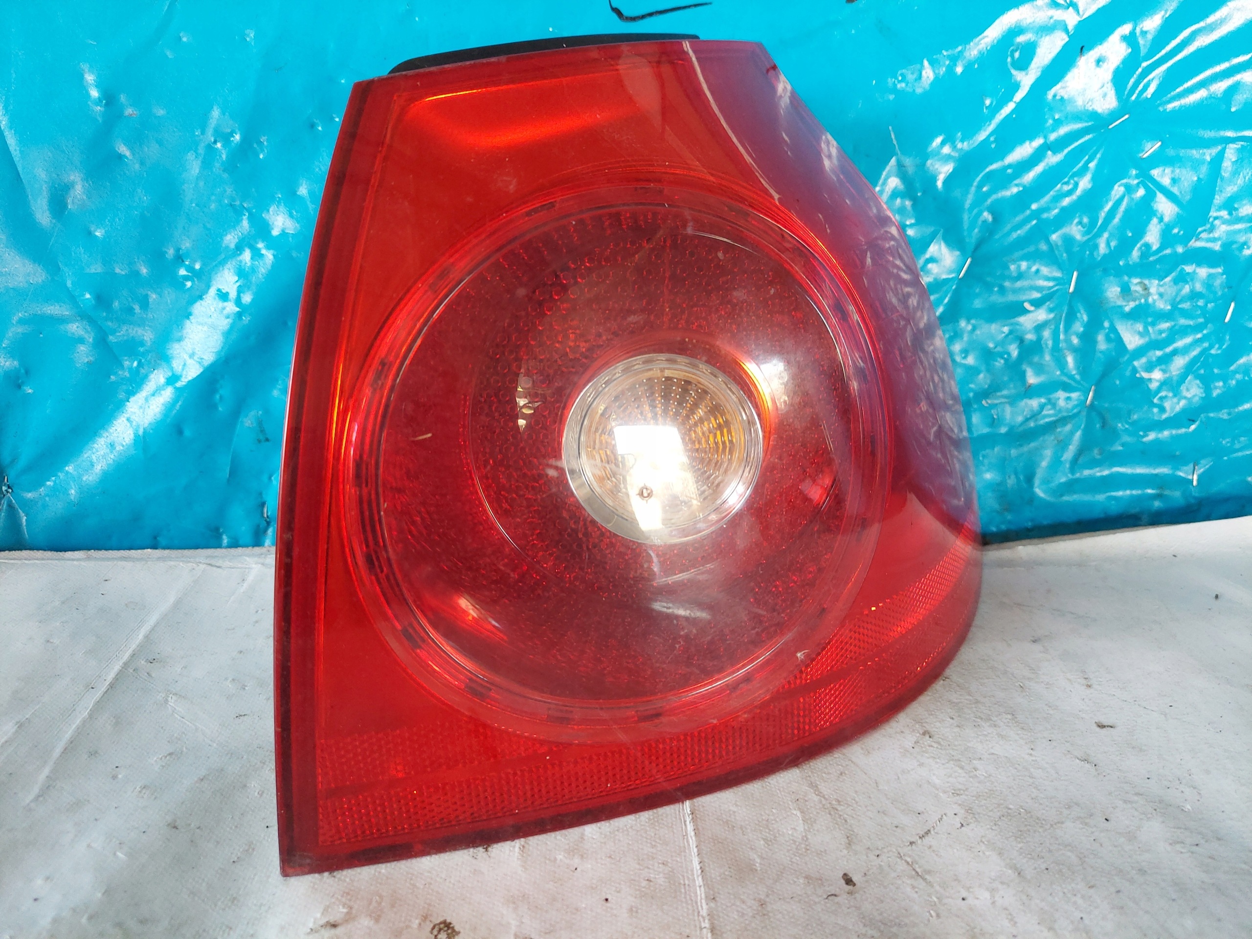 light GOLF V HB 1K6945096E right rear part
