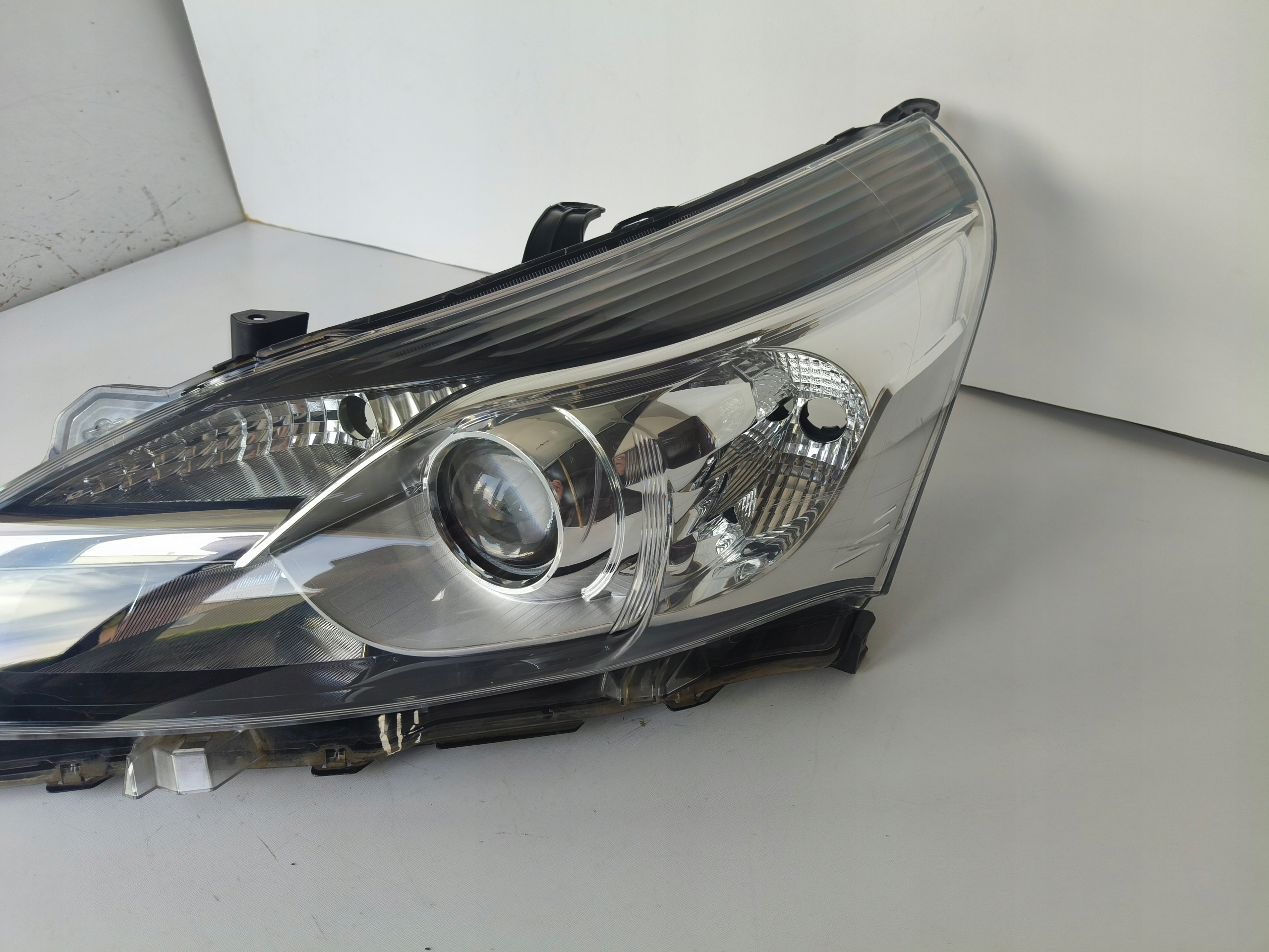 light left REFLEKTOR TOYOTA VERSO 13- LIFT