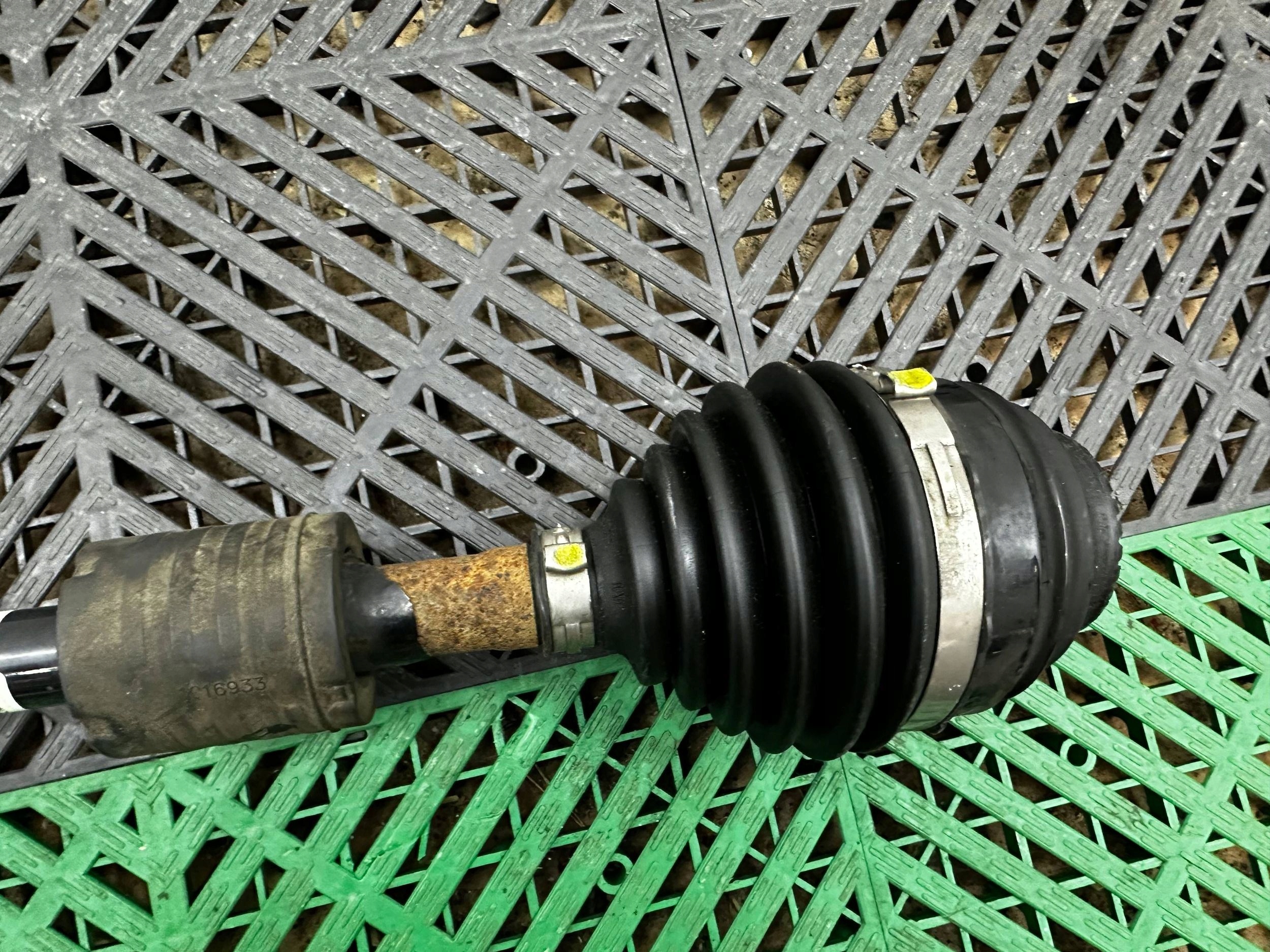 semi-axis front BMW X2 F39 8681523