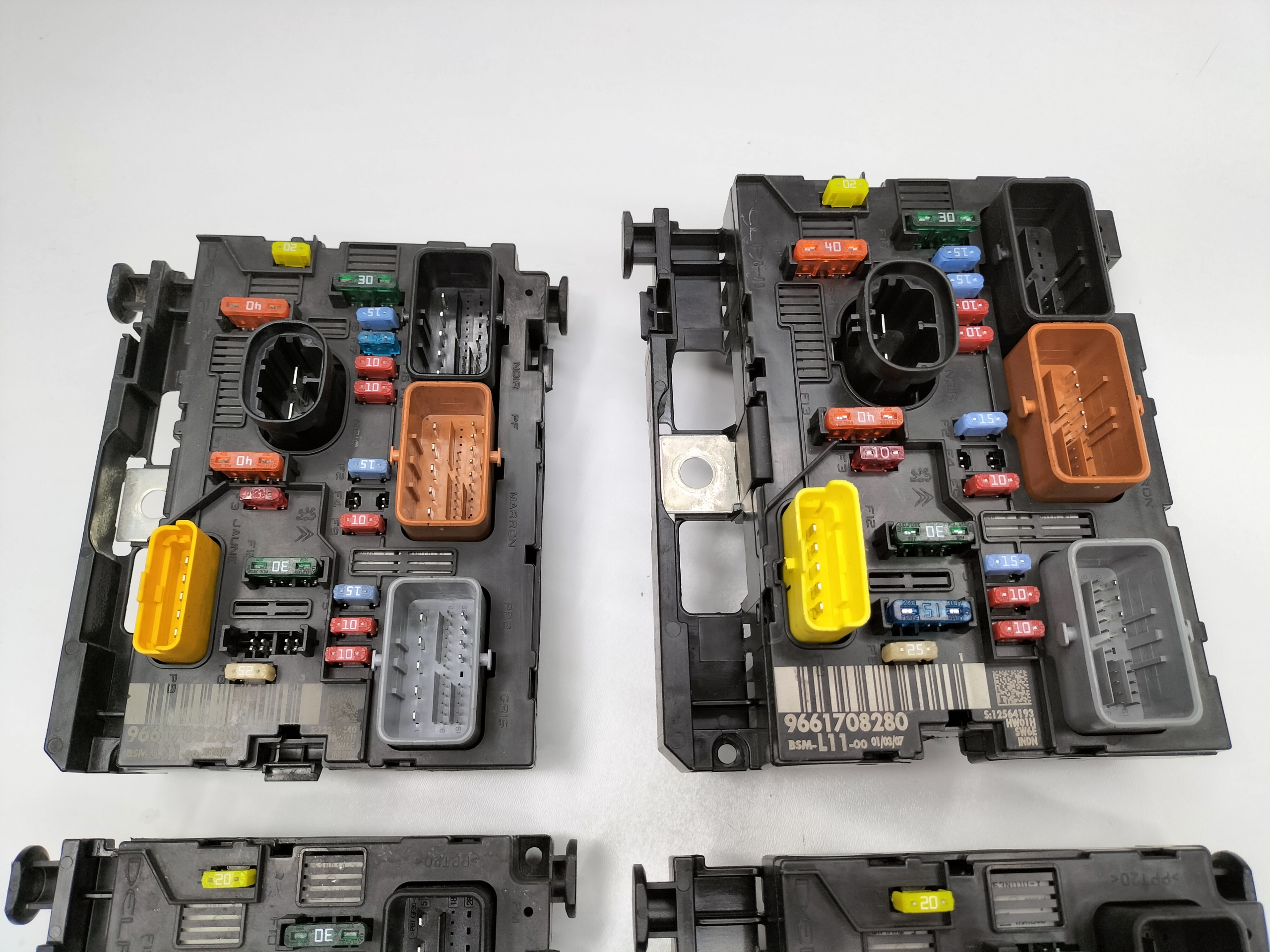 MODUŁ BSM SKRZYNKA BEZPIECZNIKÓW CITROEN PEUGEOT 9661708280 L11 Marka PEUGEOT