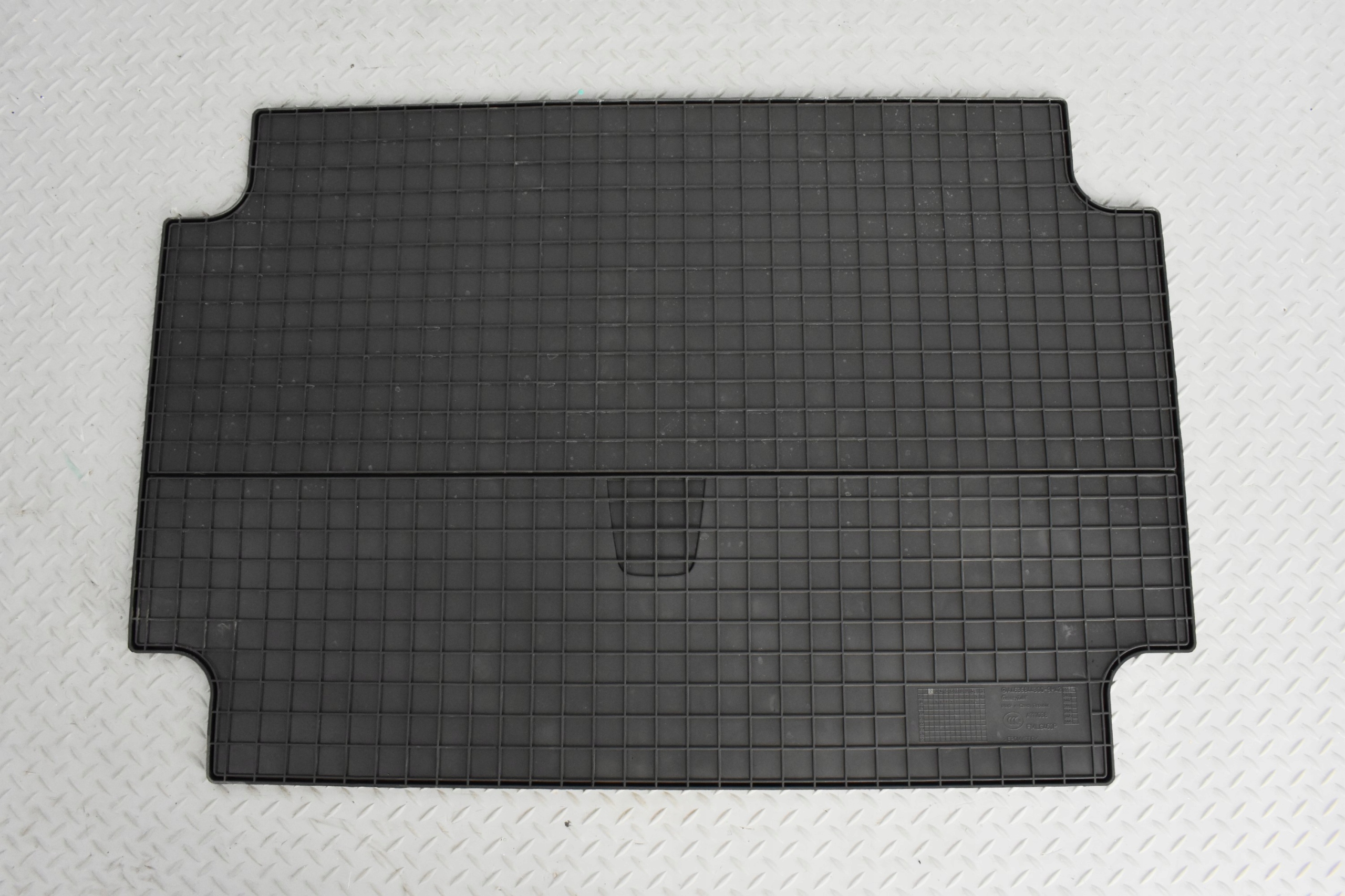 MATA GUMOWA BAGAŻNIKA A4636844300 MERCEDES G W464 W463