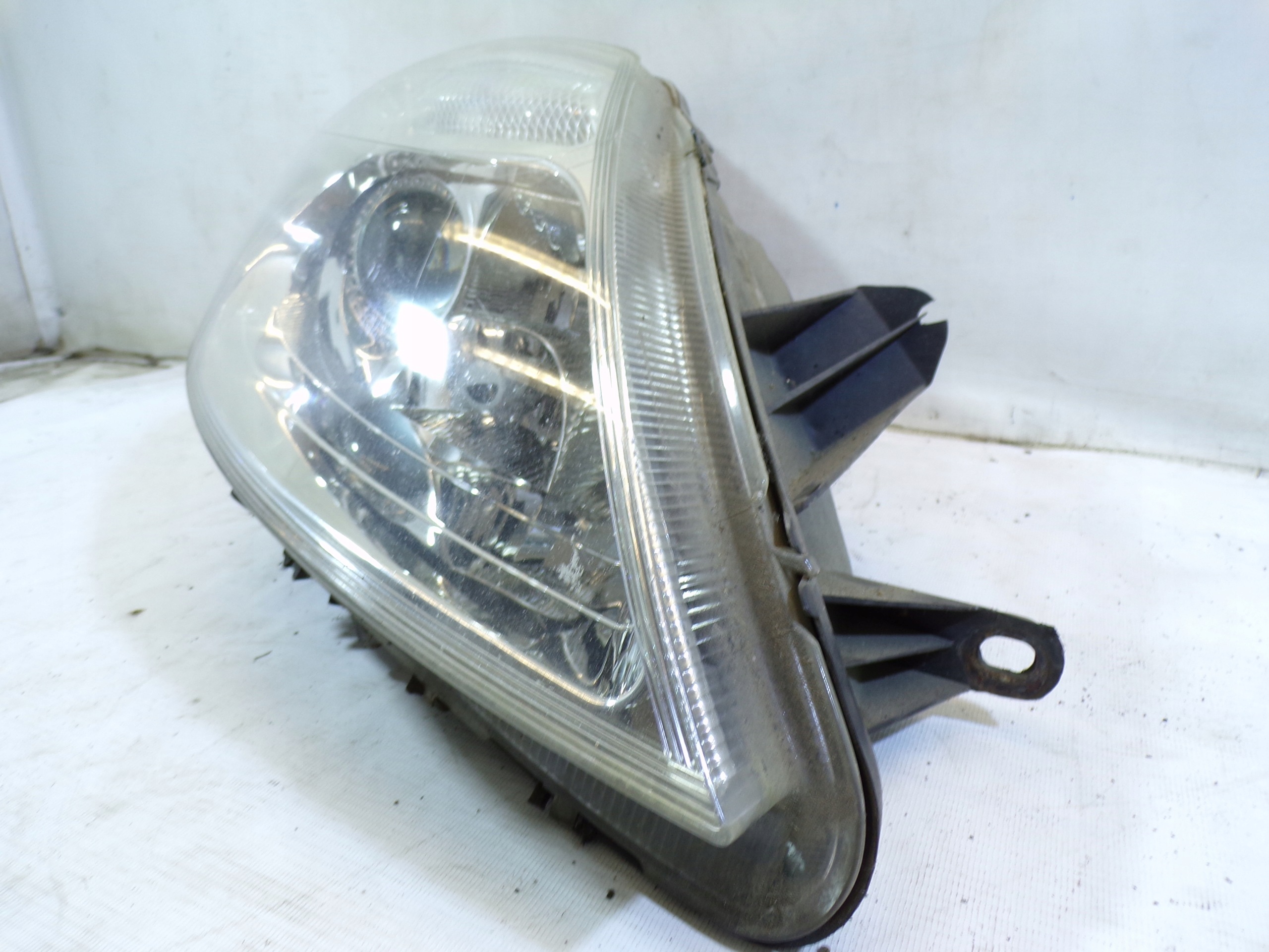 light front front right CITROEN C8 (3)