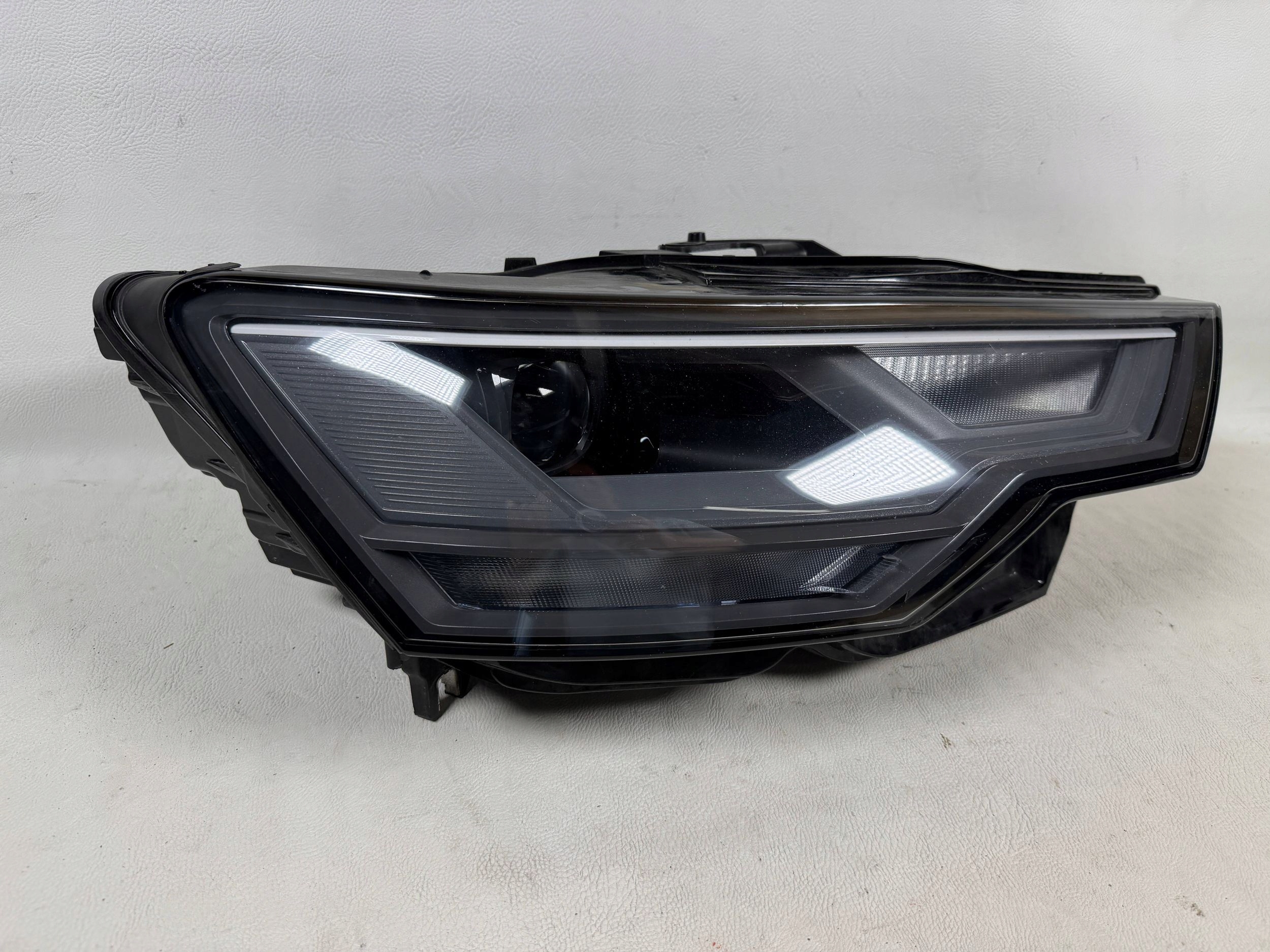 Audi A6 C8 Full Led 18r- Licht vorne vorne rechts